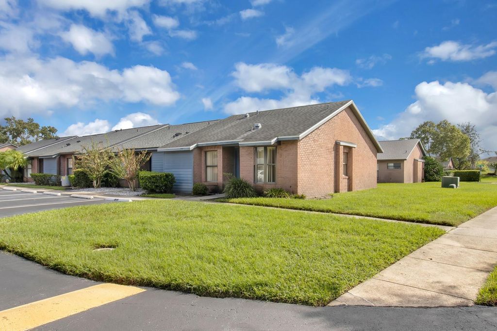 Photo of 2835 Shannon Oak Court, Saint Cloud, FL 34769 (MLS # S5136144)