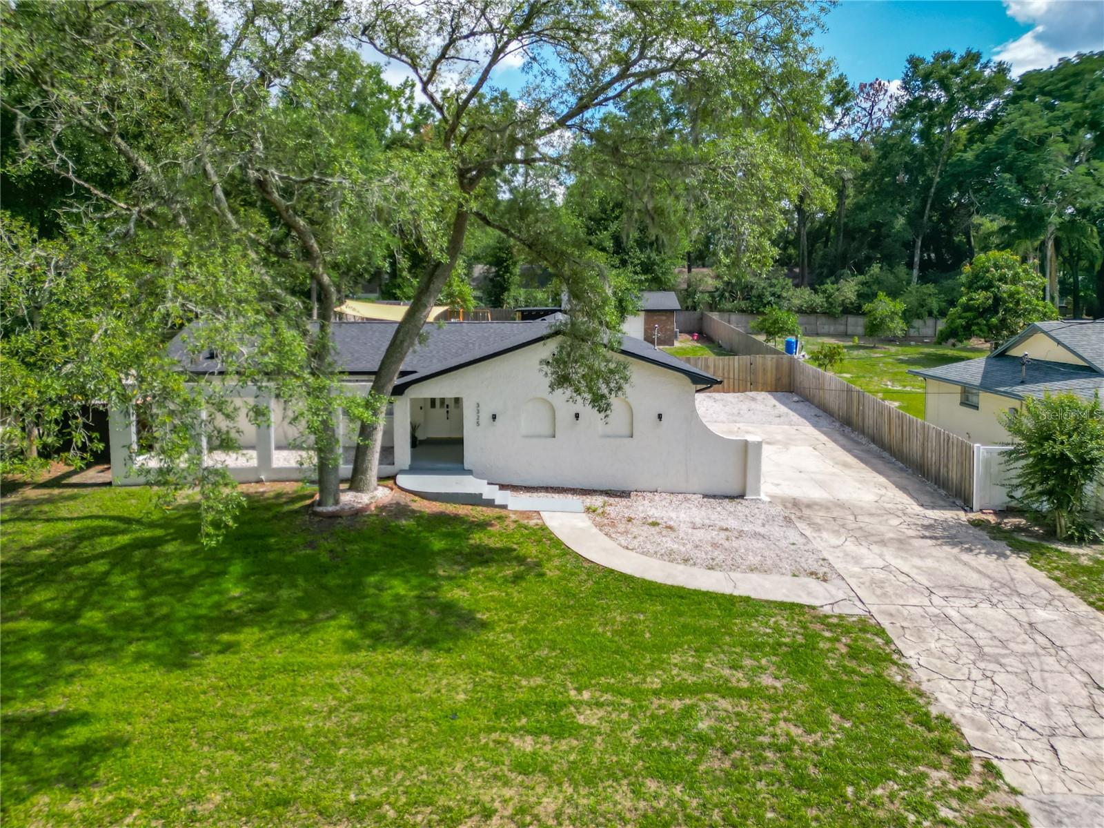 3325 HORSESHOE DRIVE