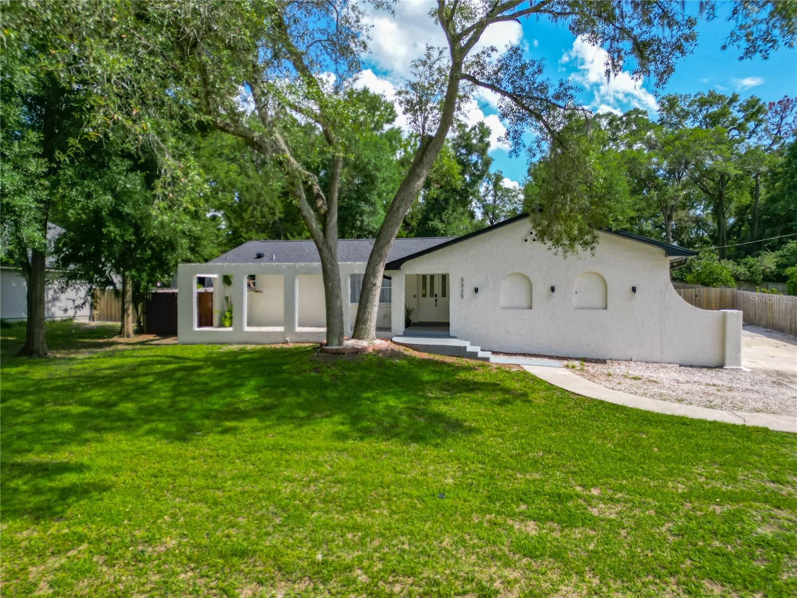 3325 HORSESHOE DRIVE