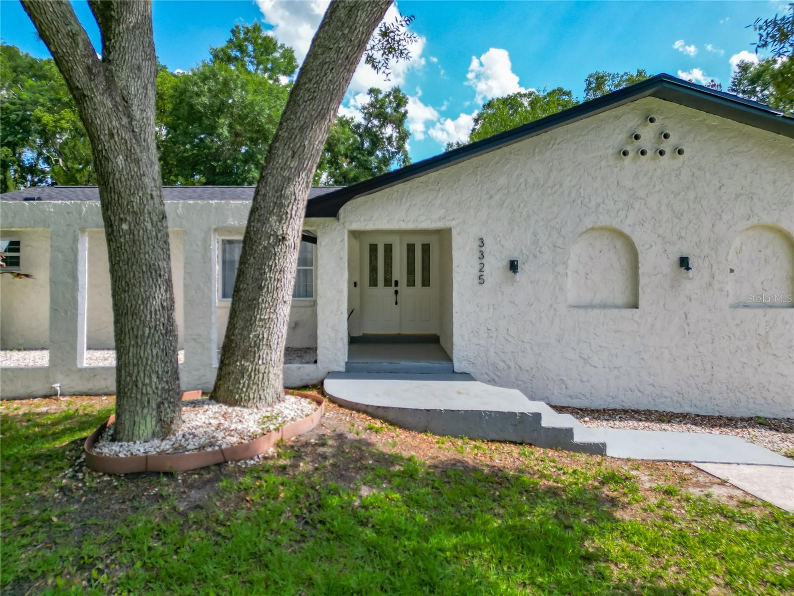 3325 HORSESHOE DRIVE