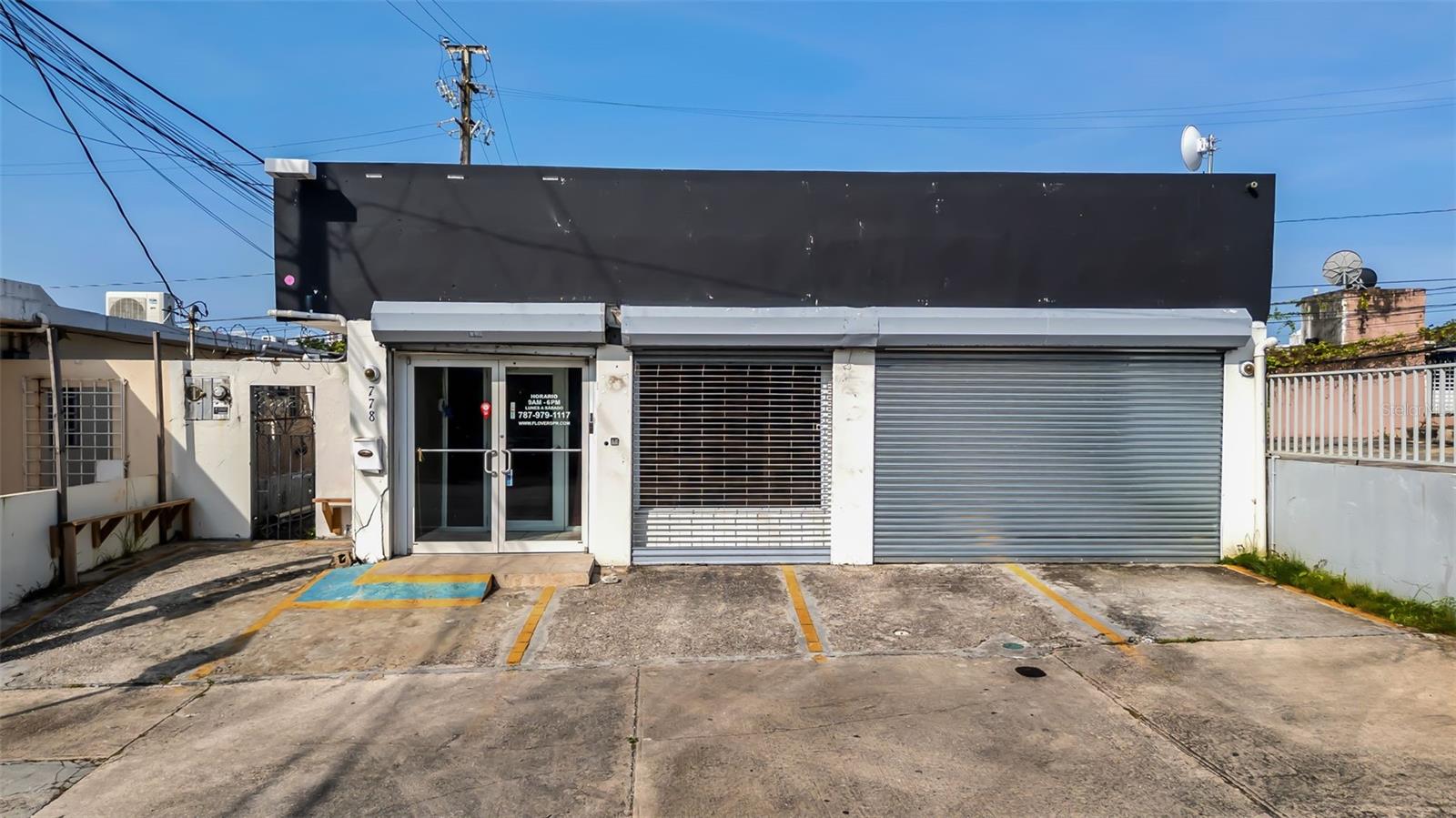 Commercial Space on Avenida San Patricio, San Juan – C1 Local Commercial Zoning
Excellent opportunity to establish or expand your business in one of the highest-traffic avenues in San Juan. This commercial space offers approximately 1,900 ft² with C1 zoning (Local Commercial) and a flexible layout that can be used as a single unit or easily divided into two separate spaces. The property includes:
• Reception area
• Two spacious rooms ideal for merchandise display or office use
• Two bathrooms
• Storage area
• Employee kitchen
• Five on-site parking spaces
Located on the well-known Avenida San Patricio, surrounded by medical offices, beauty salons, and other professional businesses. Ideal for retail, professional services, or mixed-use concepts. Call today for more information or to schedule a private showing!