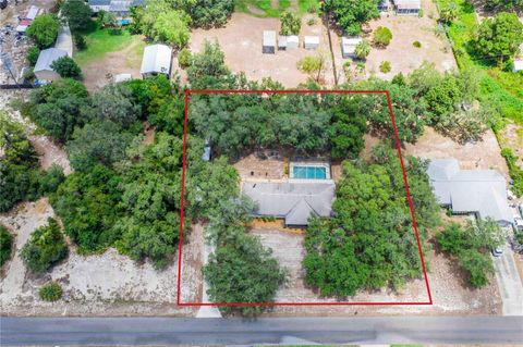 A home in LAKE WALES