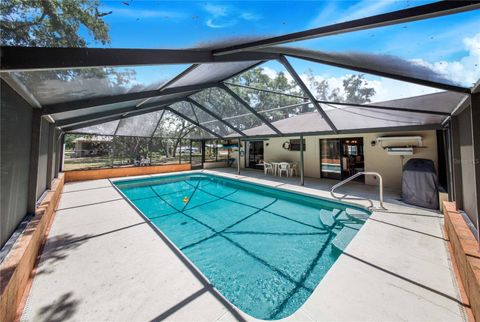 A home in LAKE WALES