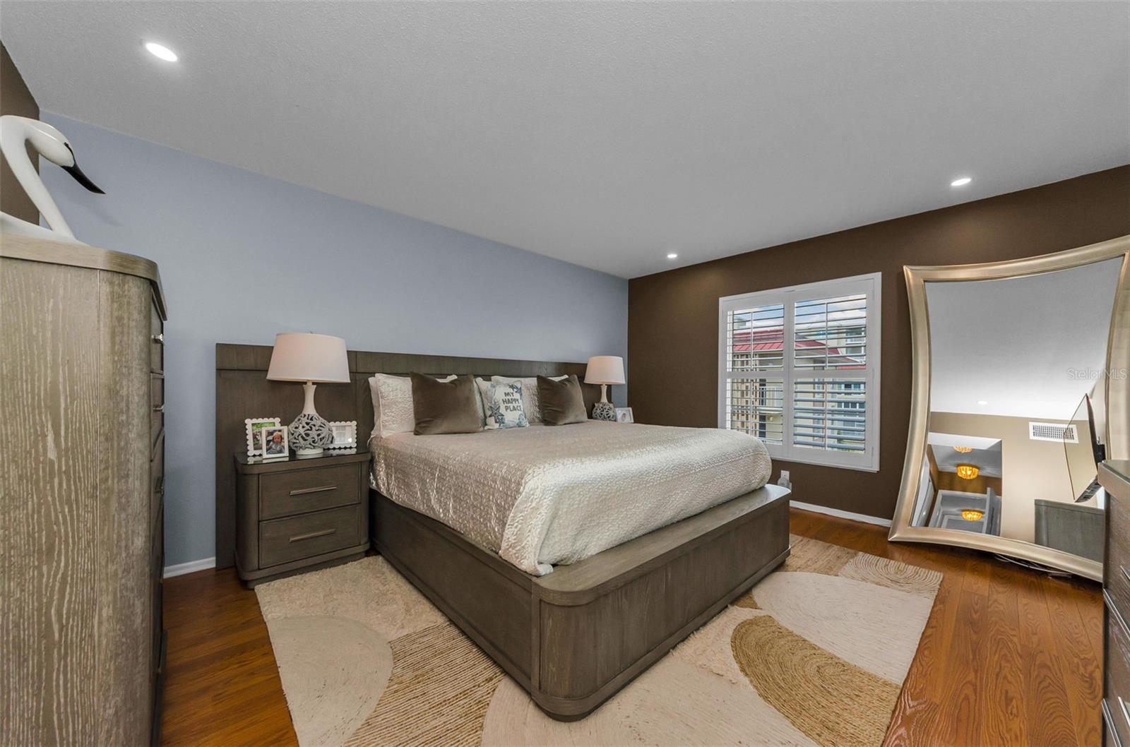 ISLANDER THE CONDO - Residential Lease