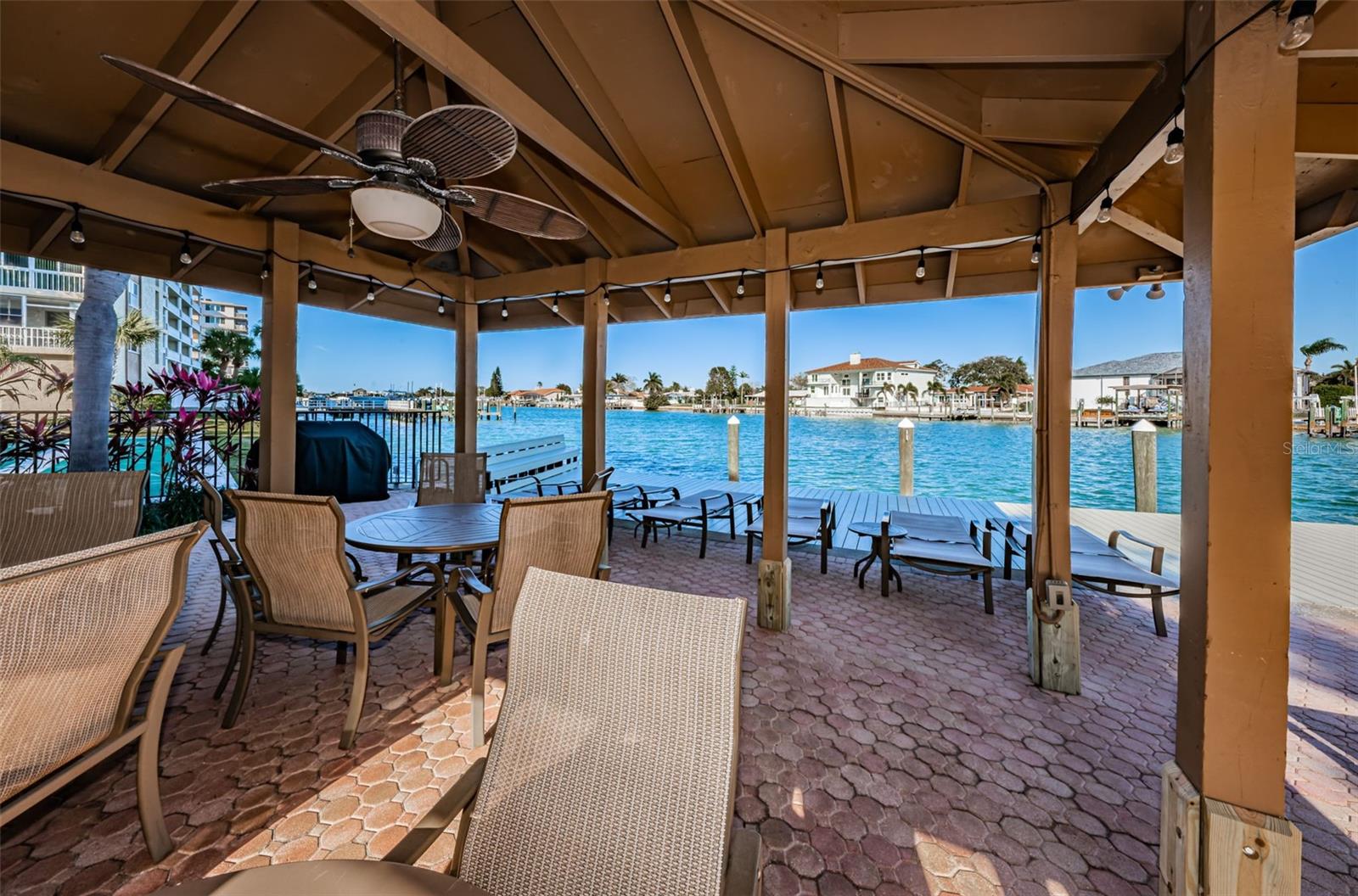 ISLANDER THE CONDO - Residential Lease