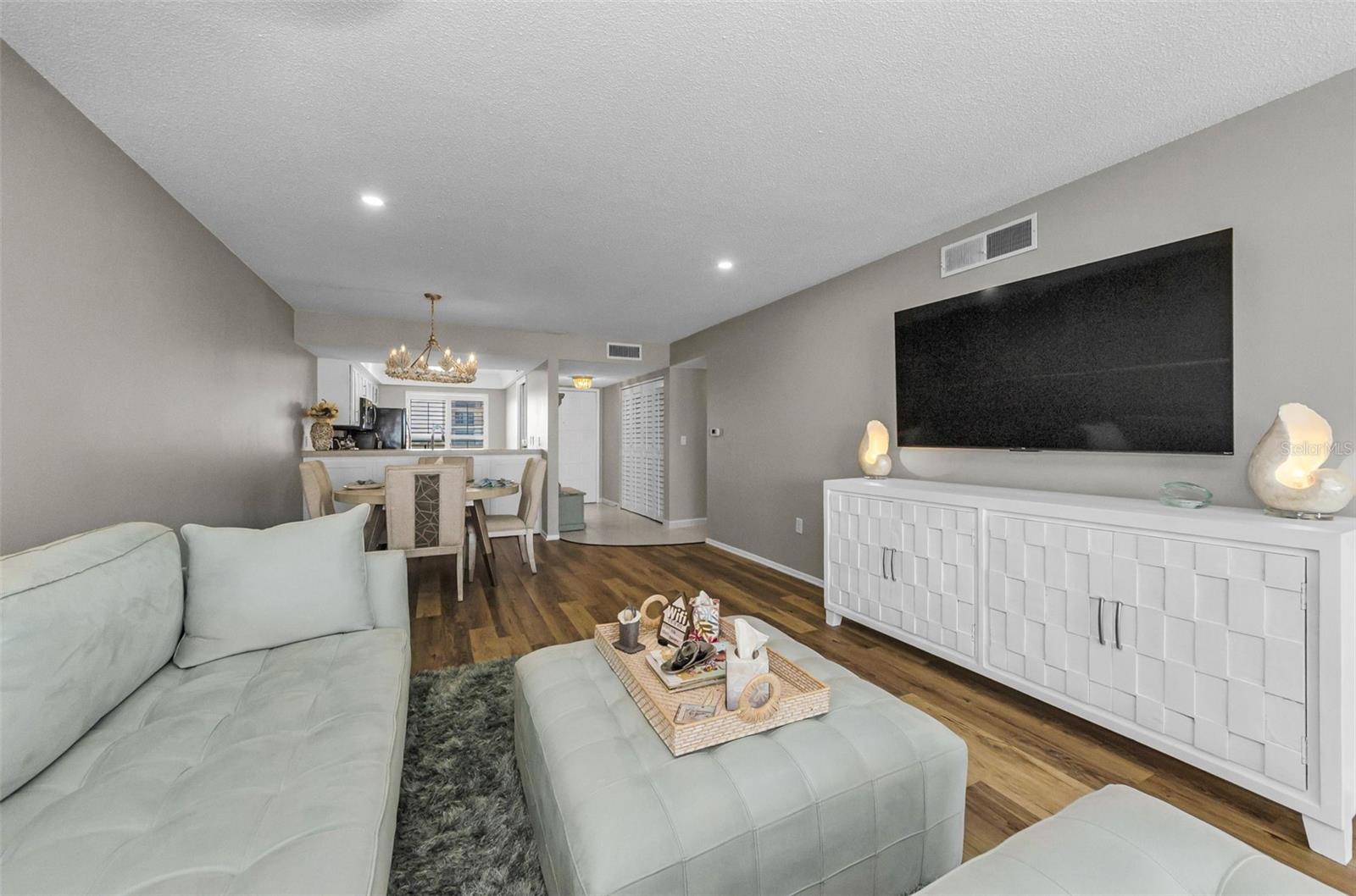 ISLANDER THE CONDO - Residential Lease