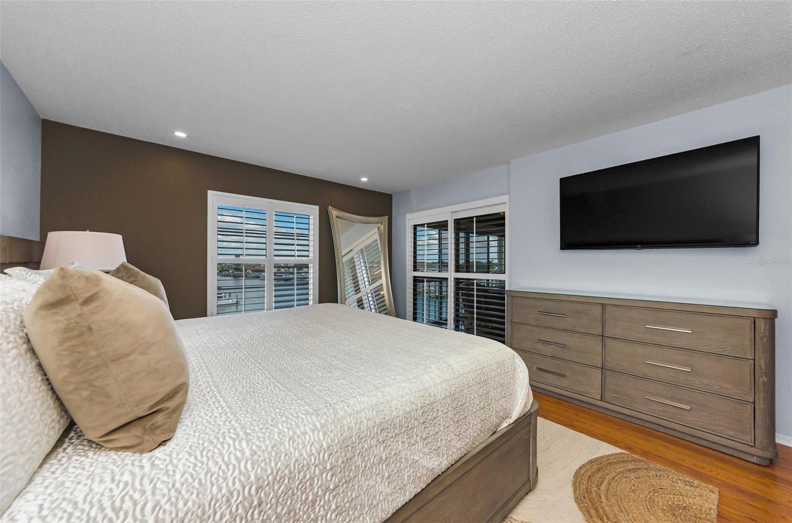 ISLANDER THE CONDO - Residential Lease