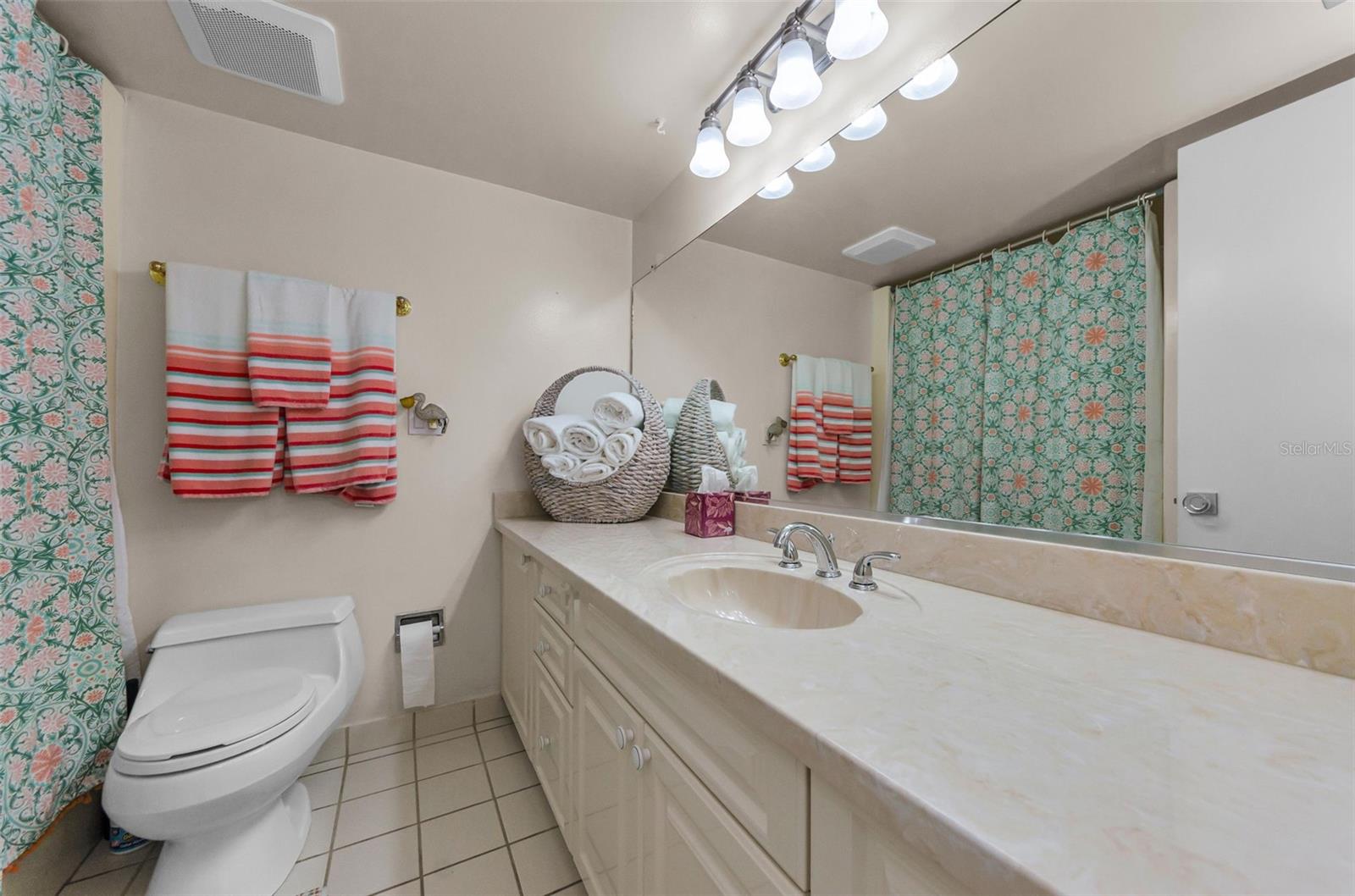 ISLANDER THE CONDO - Residential Lease