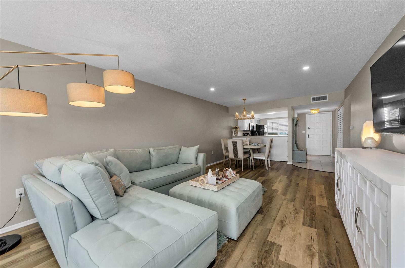 ISLANDER THE CONDO - Residential Lease