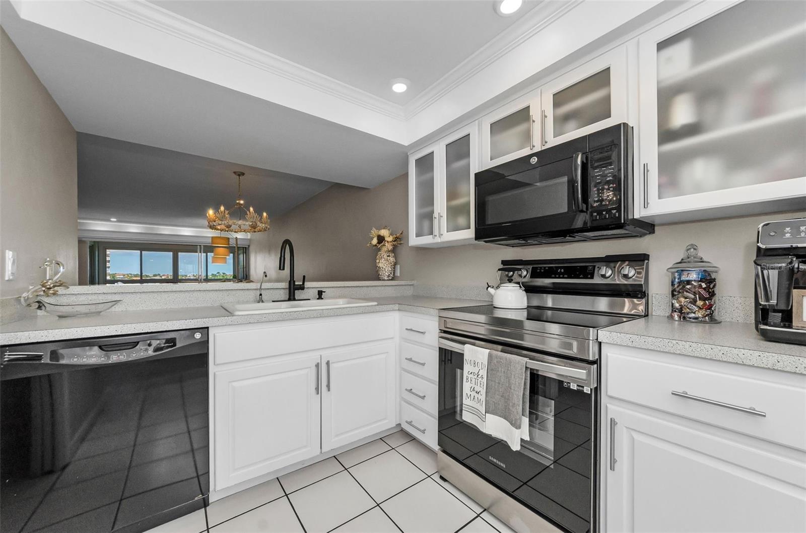 ISLANDER THE CONDO - Residential Lease