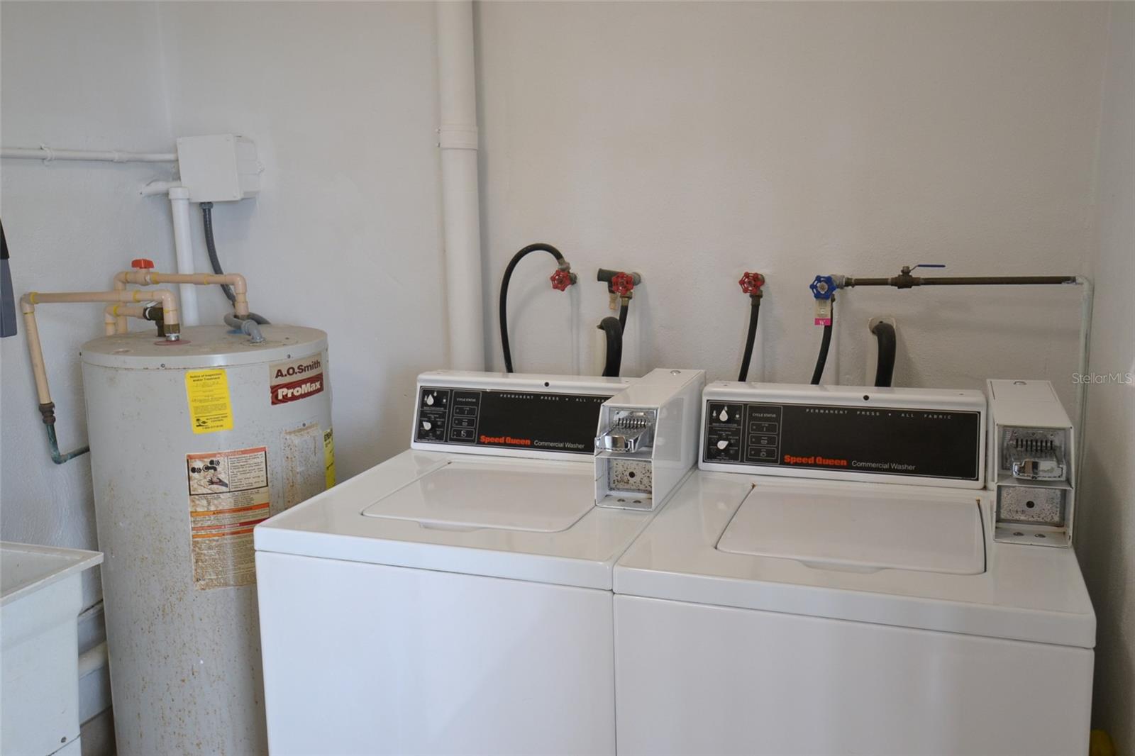 ISLANDER THE CONDO - Residential Lease