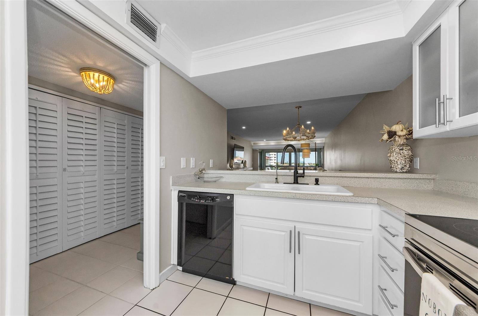 ISLANDER THE CONDO - Residential Lease