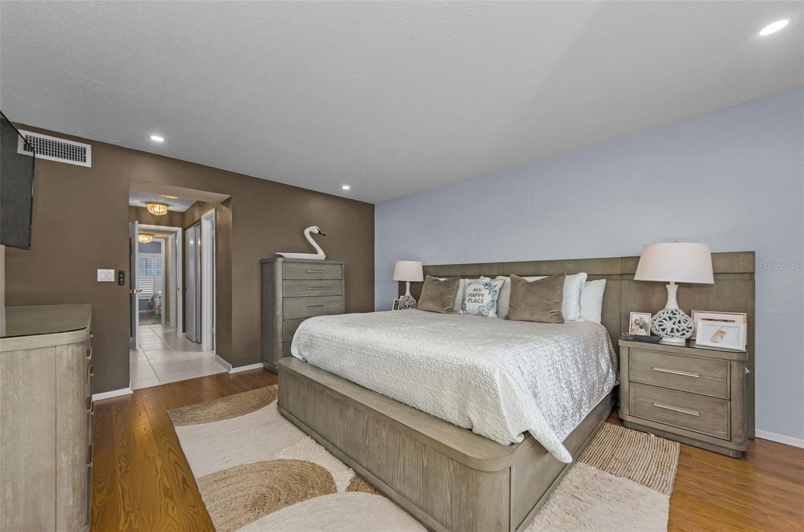 ISLANDER THE CONDO - Residential Lease