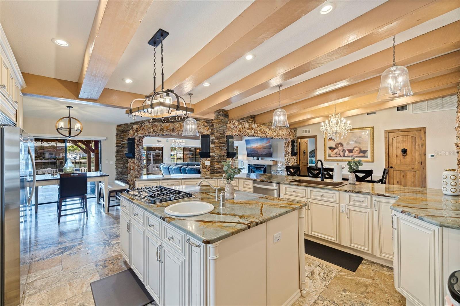 LA HACIENDA 1ST ADD - Residential