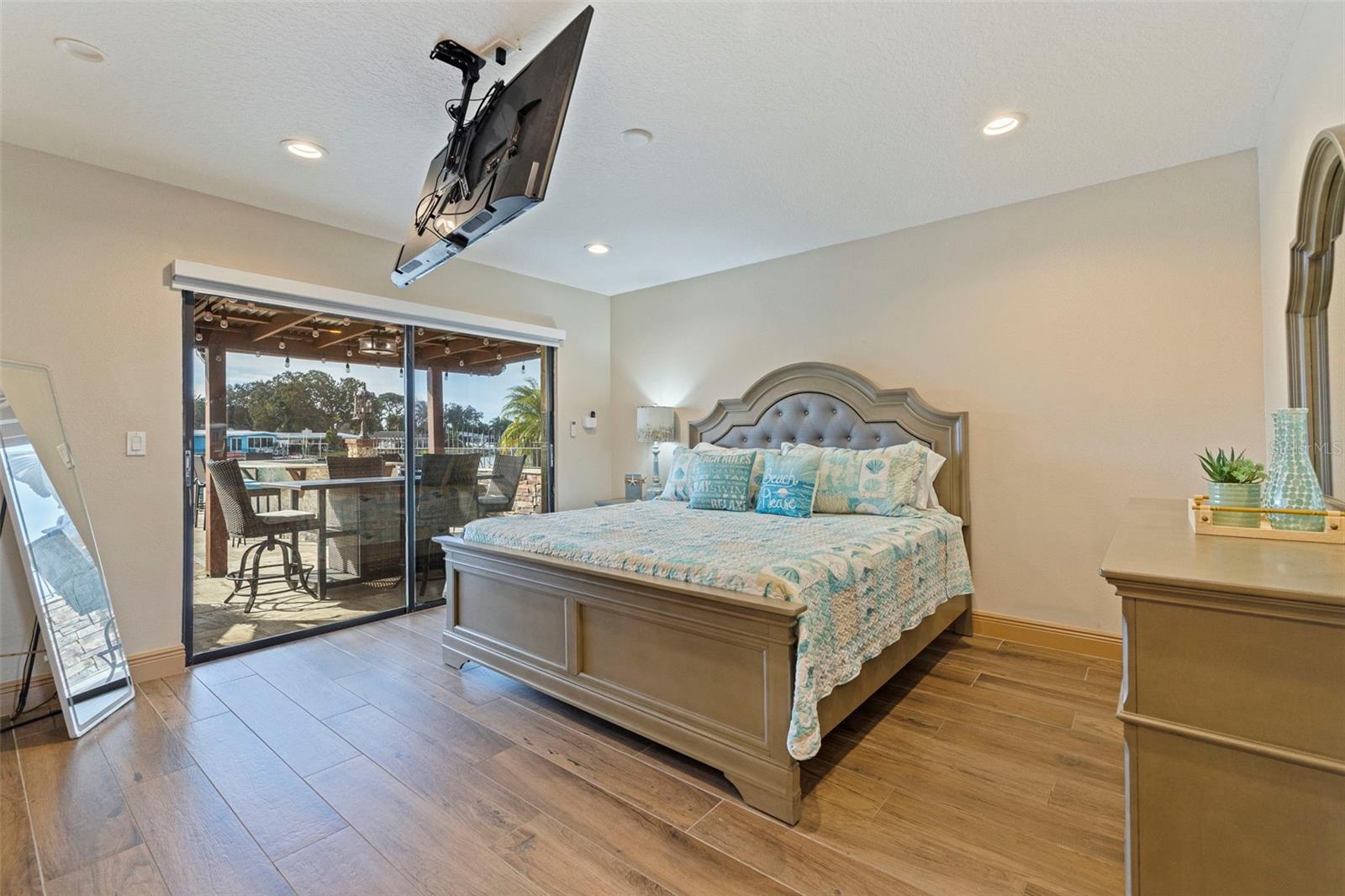 LA HACIENDA 1ST ADD - Residential