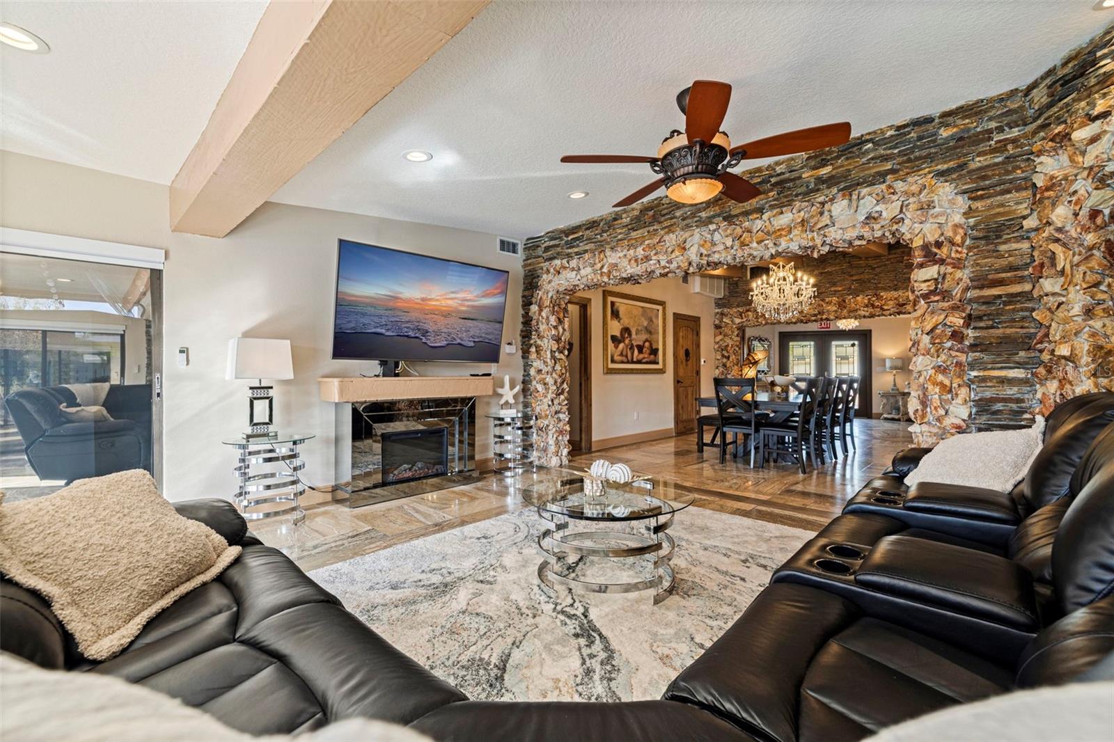 LA HACIENDA 1ST ADD - Residential