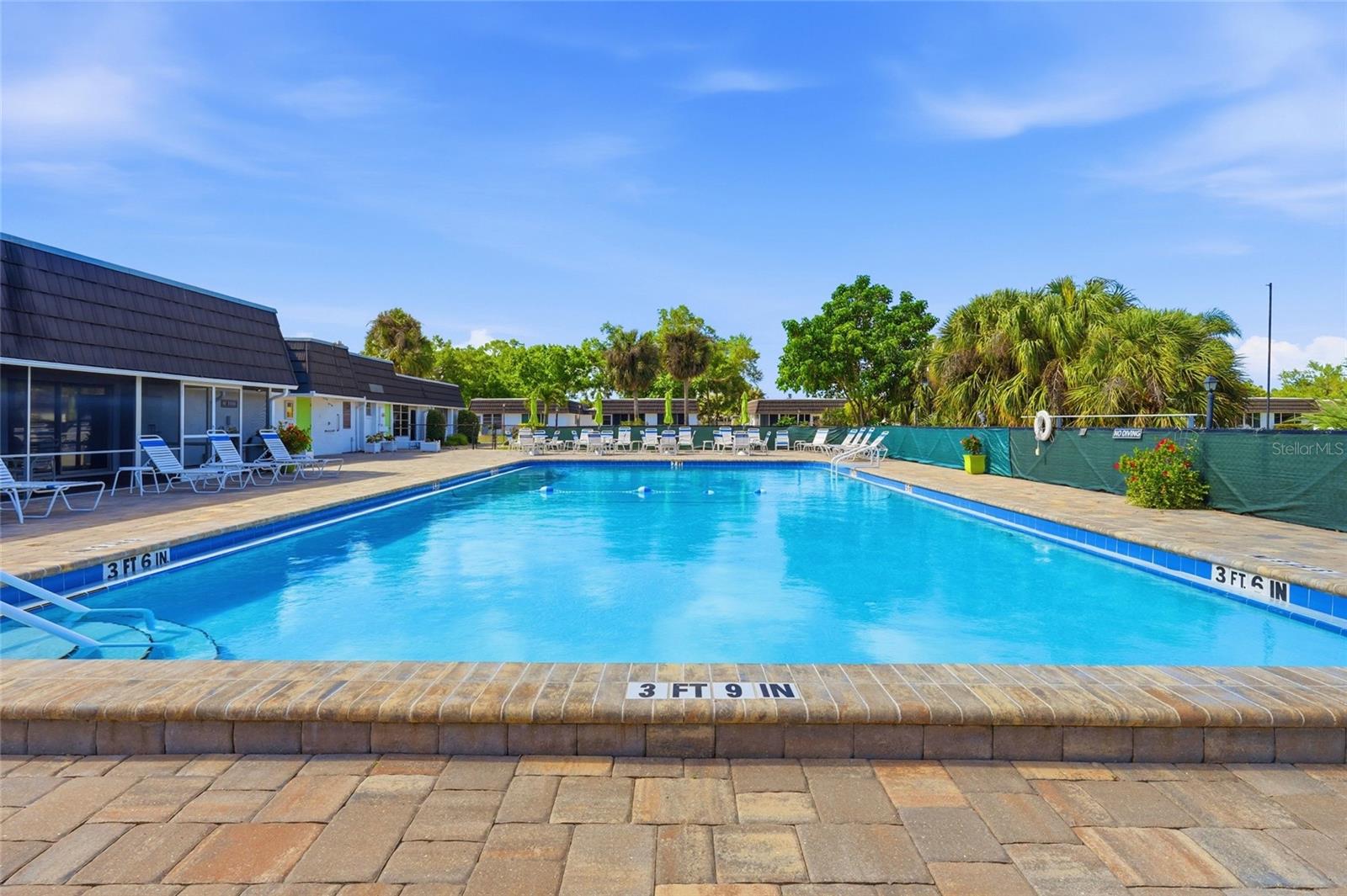 GLEN OAKS RIDGE VILLAS 1 - Residential