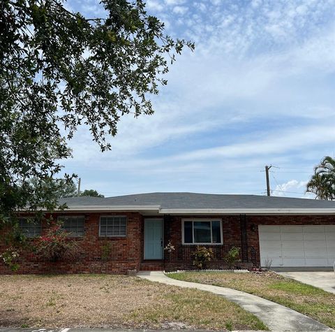 Photo of 627 E Davis Boulevard, Tampa, FL 33606 (MLS # TB8382015) Photo of 627 E Davis Boulevard, Tampa, FL 33606 (MLS # TB8382015)