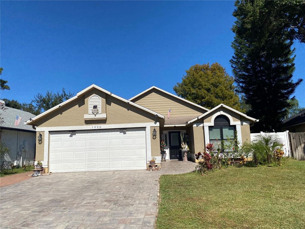 Photo of 1020 Vernon Loop, Oviedo, FL 32765 (MLS # O6361569)