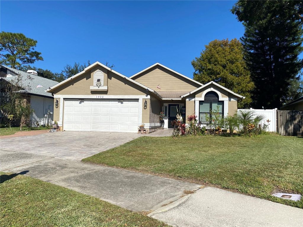 Photo of 1020 Vernon Loop, Oviedo, FL 32765 (MLS # O6361569)