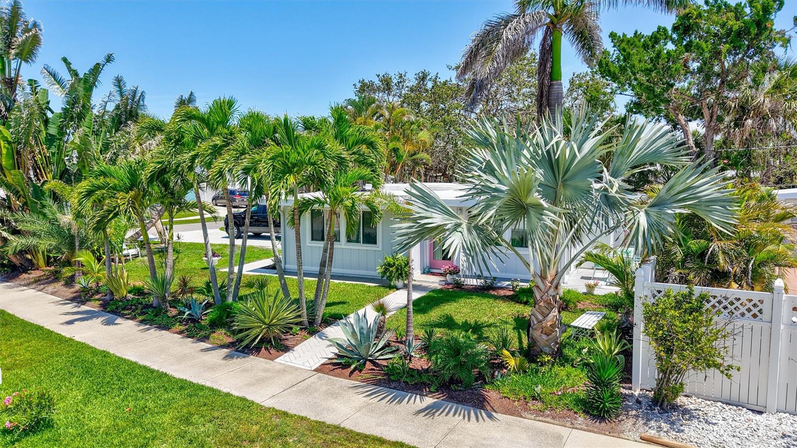 643 CALLE DEL OTONO, SARASOTA, FL, 34242 2 643 CALLE DEL OTONO