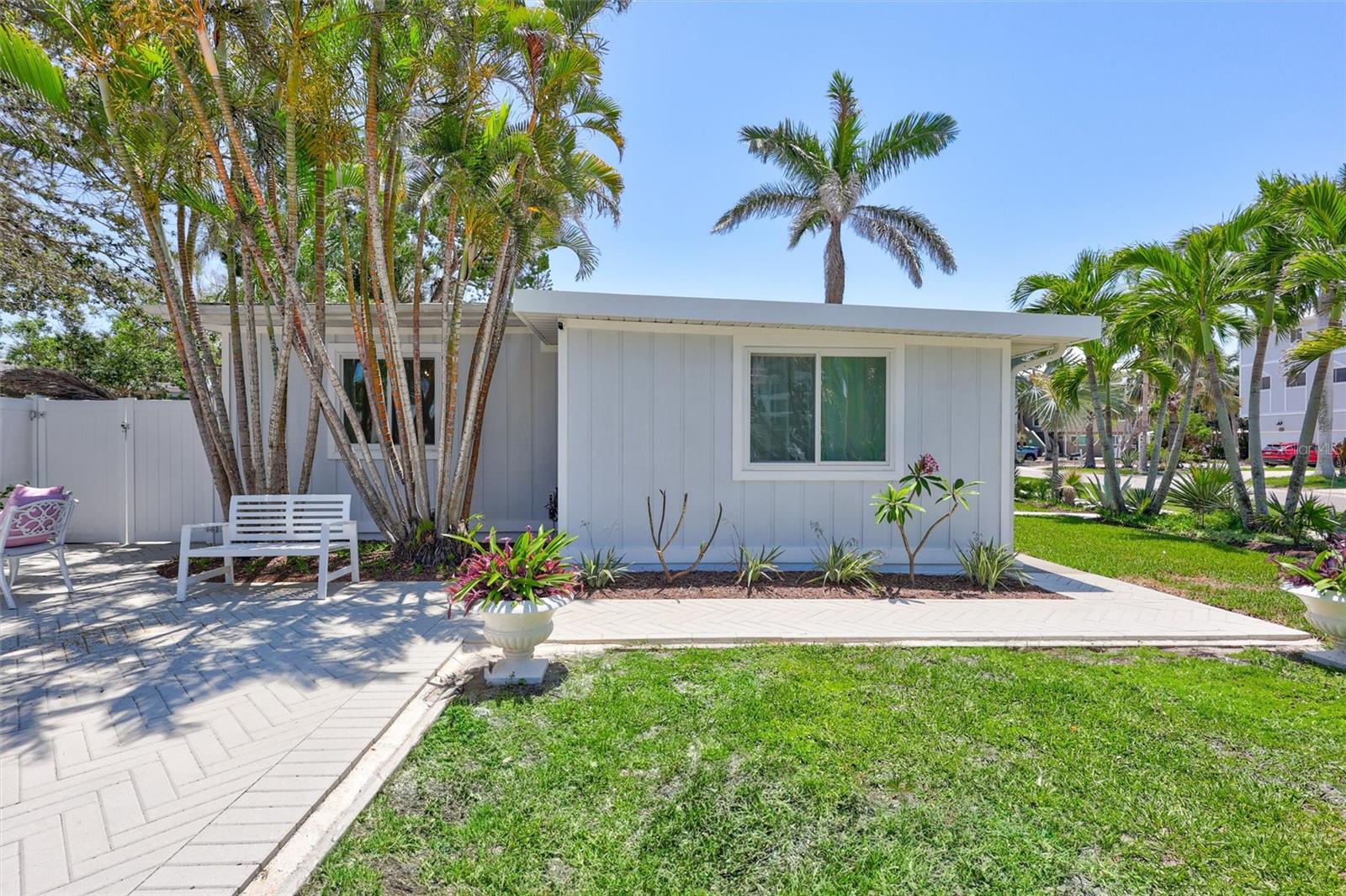 643 CALLE DEL OTONO, SARASOTA, FL, 34242 4 643 CALLE DEL OTONO