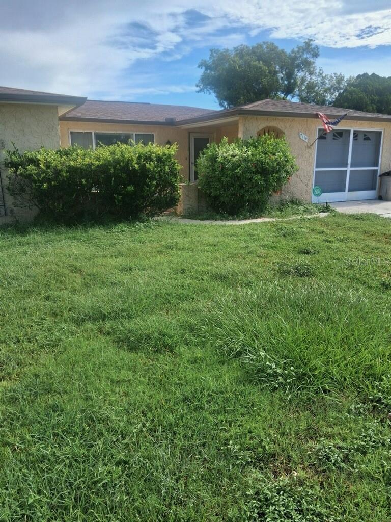 Spacious 2 bedroom 2 bath home 1 car garage. This home has new paint, flooring an updated bath as well as updated kitchen.
Conveniently located to shopping, restaurants and highways.