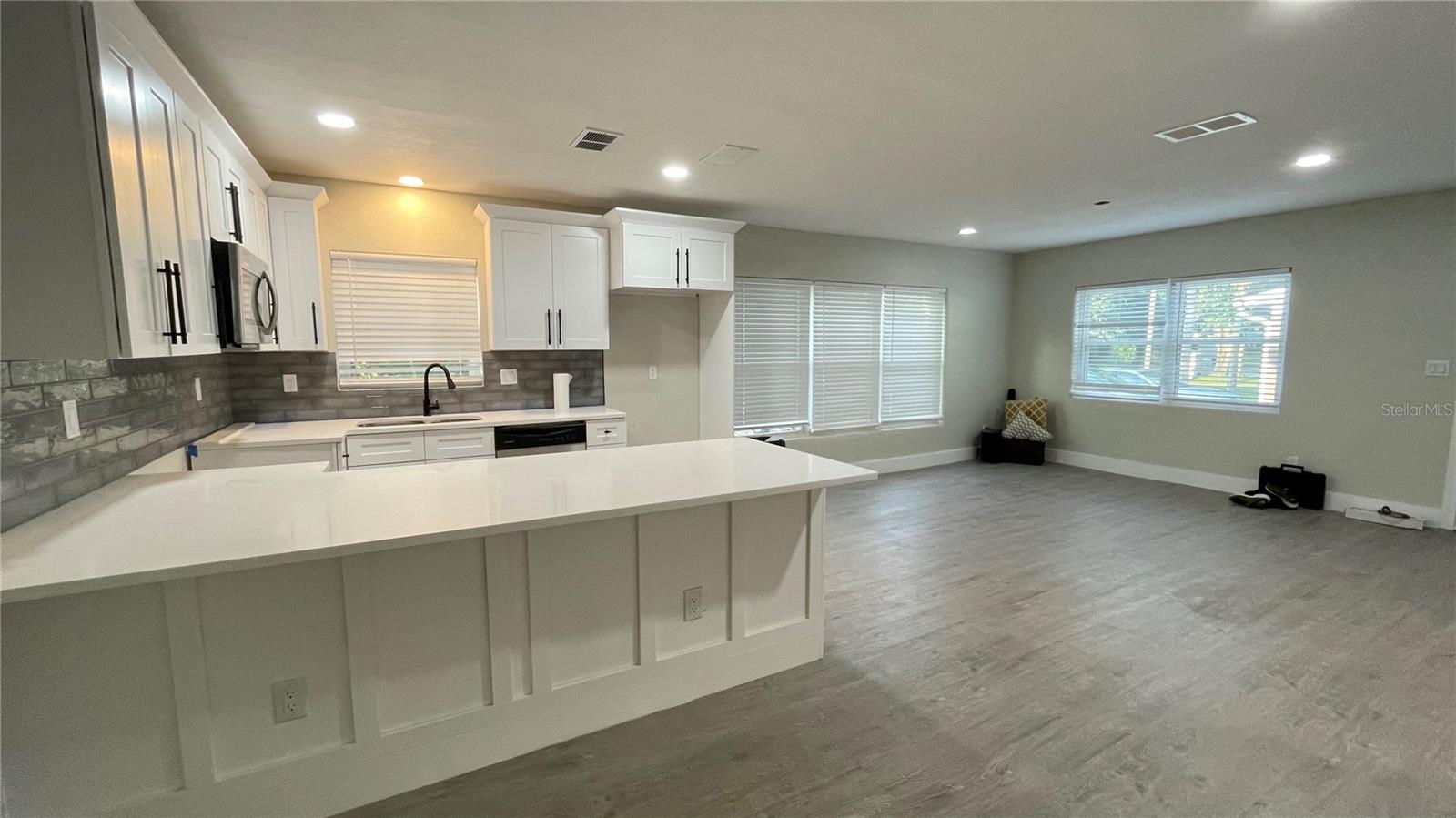 ARDMORE MANOR - Residential Income