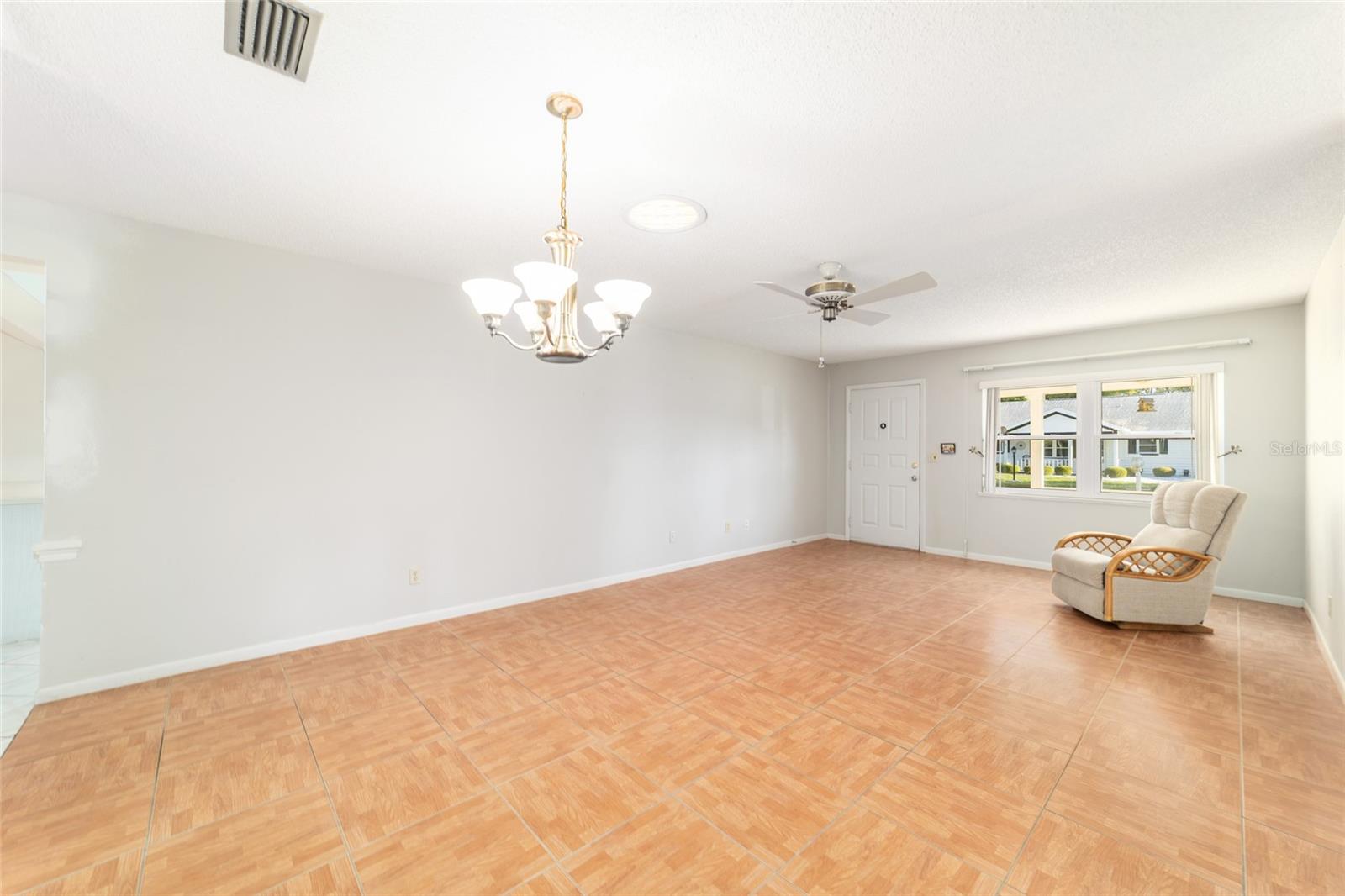 ON TOP OF THE WORLD - Residential