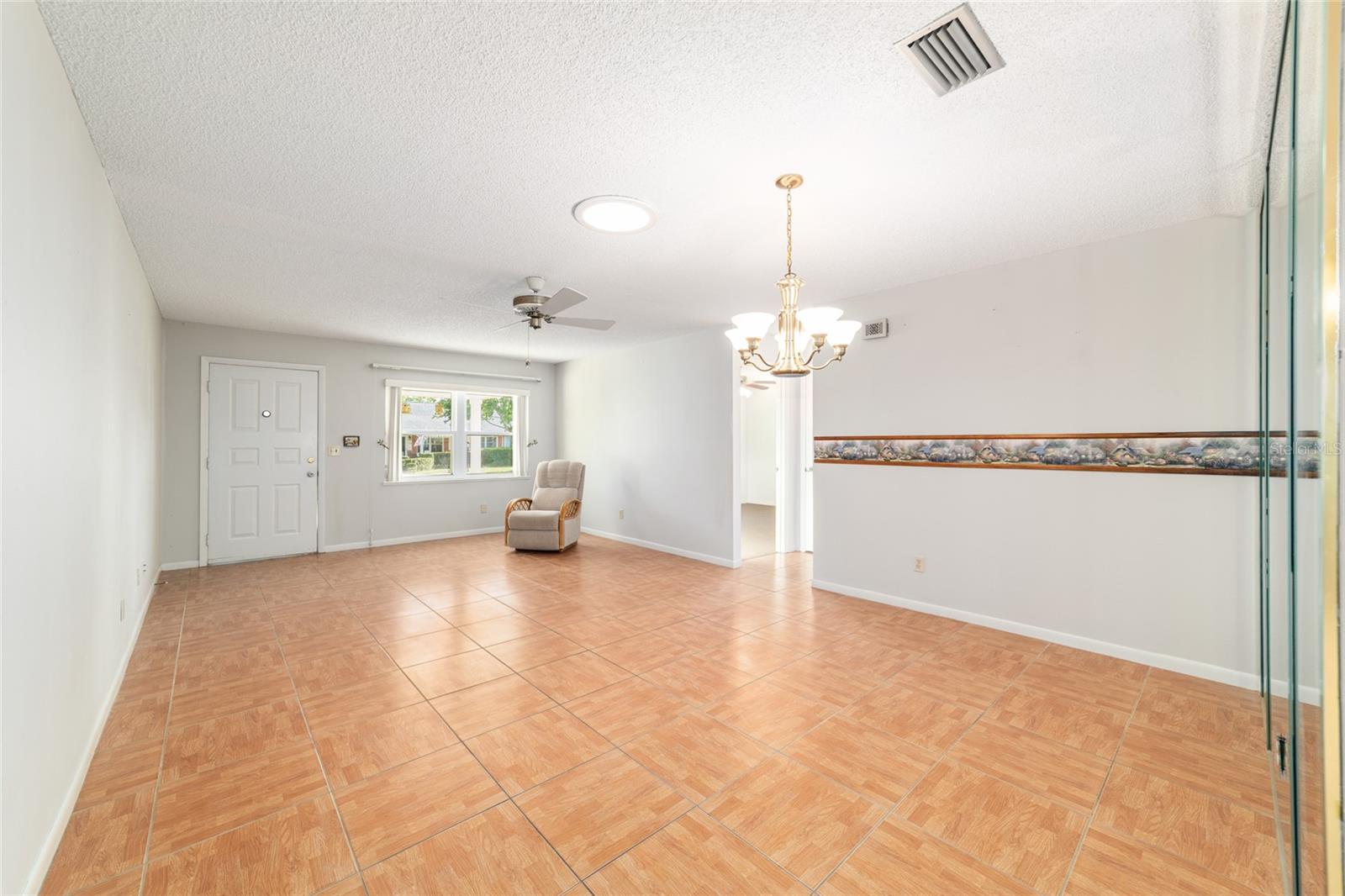 ON TOP OF THE WORLD - Residential