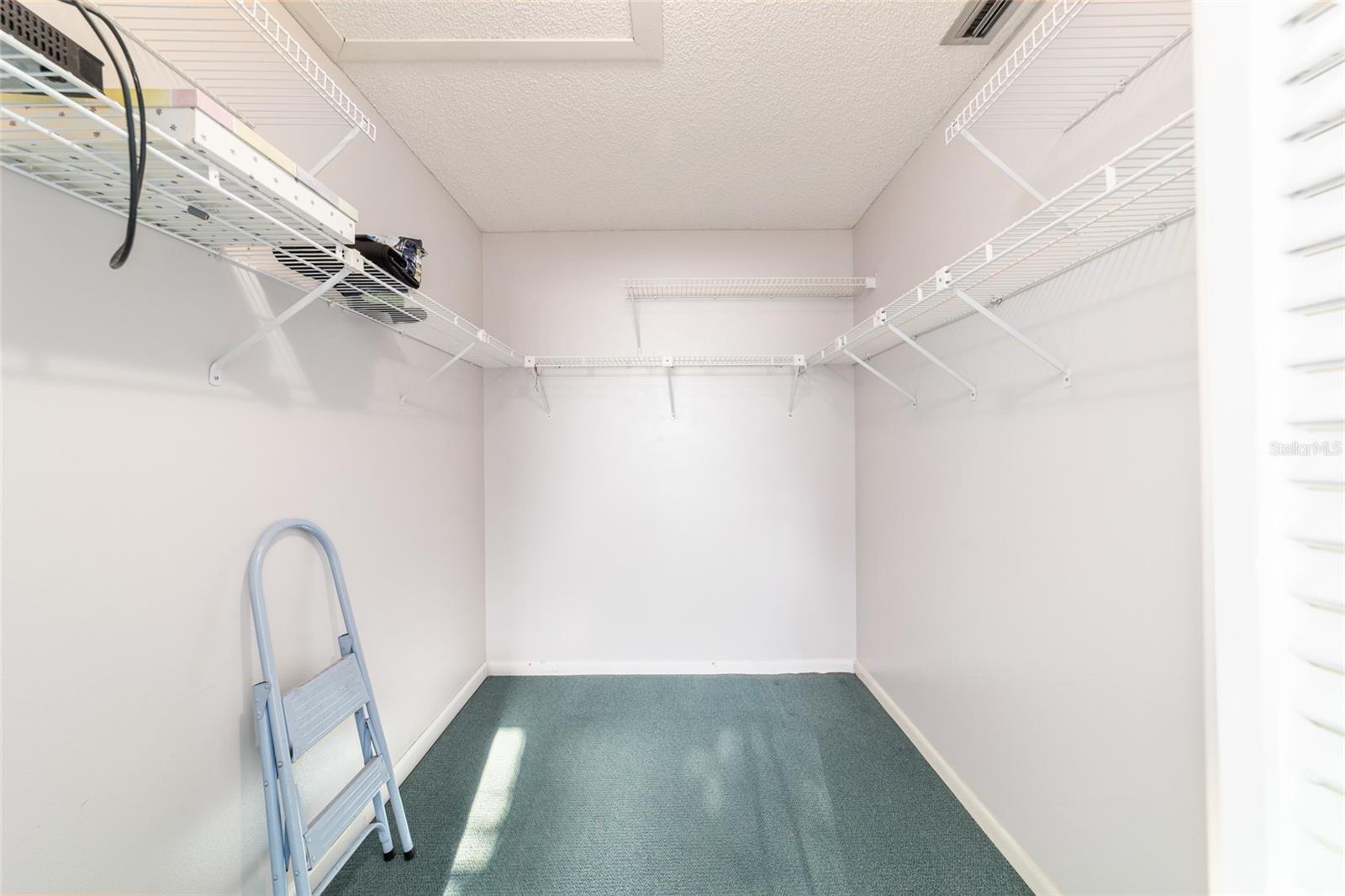 ON TOP OF THE WORLD - Residential