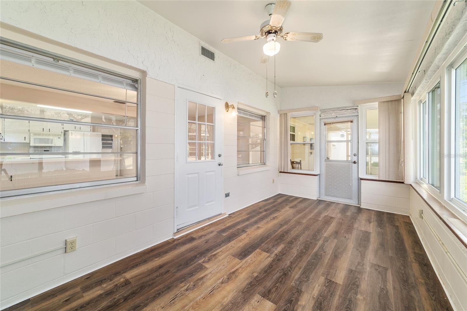 ON TOP OF THE WORLD - Residential