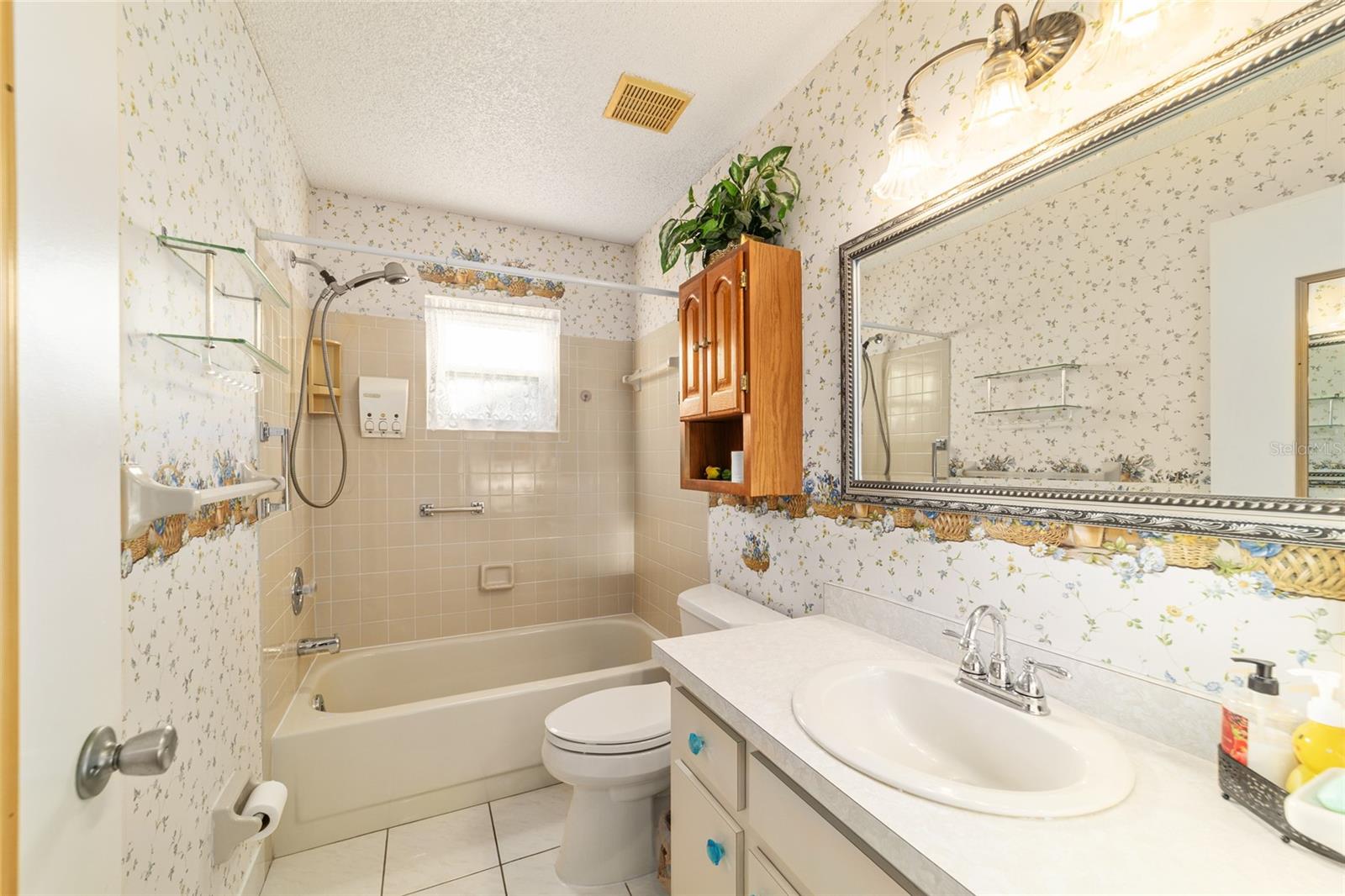 ON TOP OF THE WORLD - Residential