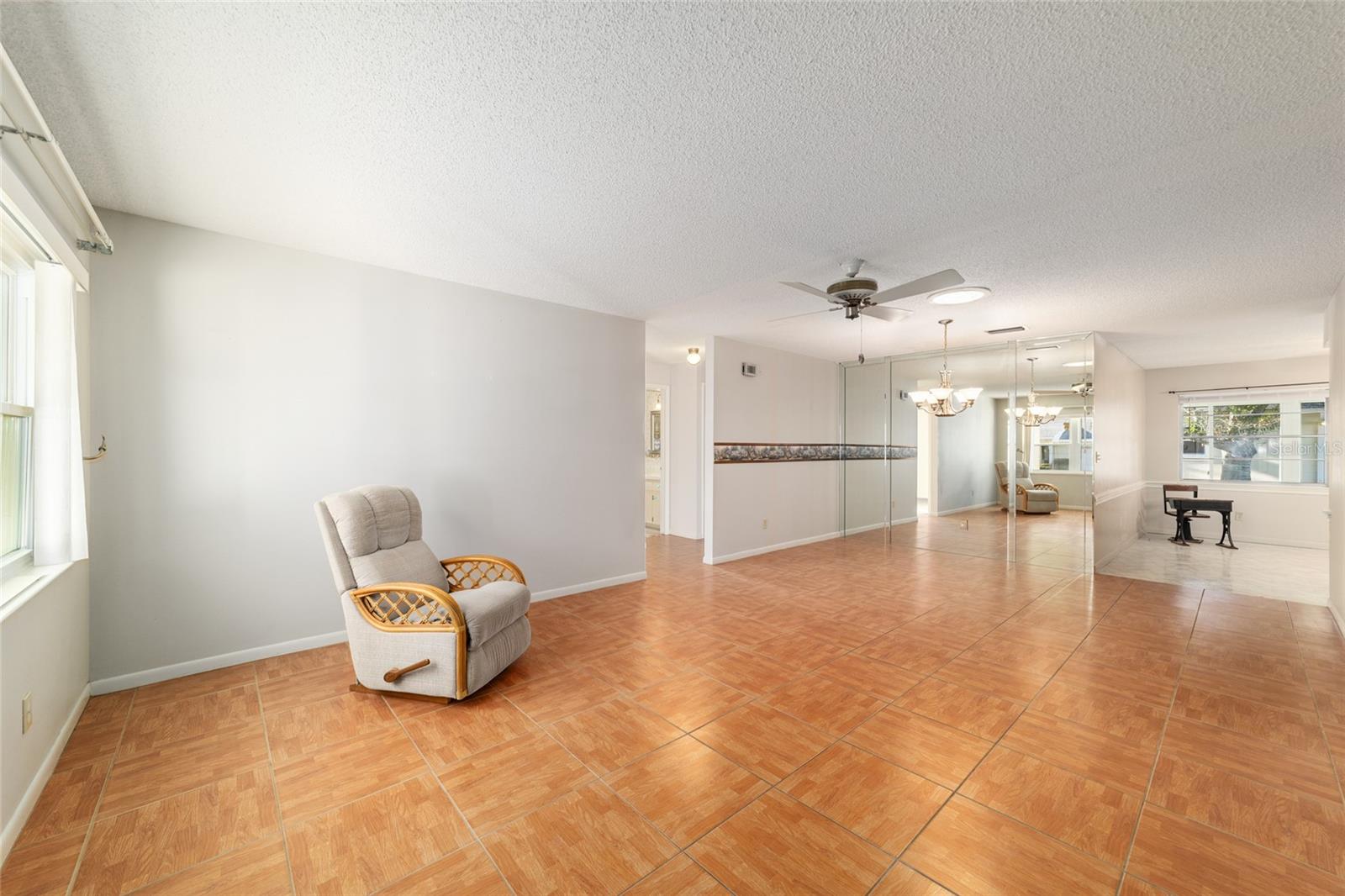 ON TOP OF THE WORLD - Residential