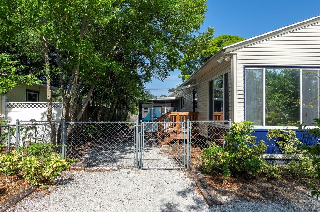 Photo of 907 Hull Street S, Gulfport, FL 33707 (MLS # TB8433684)