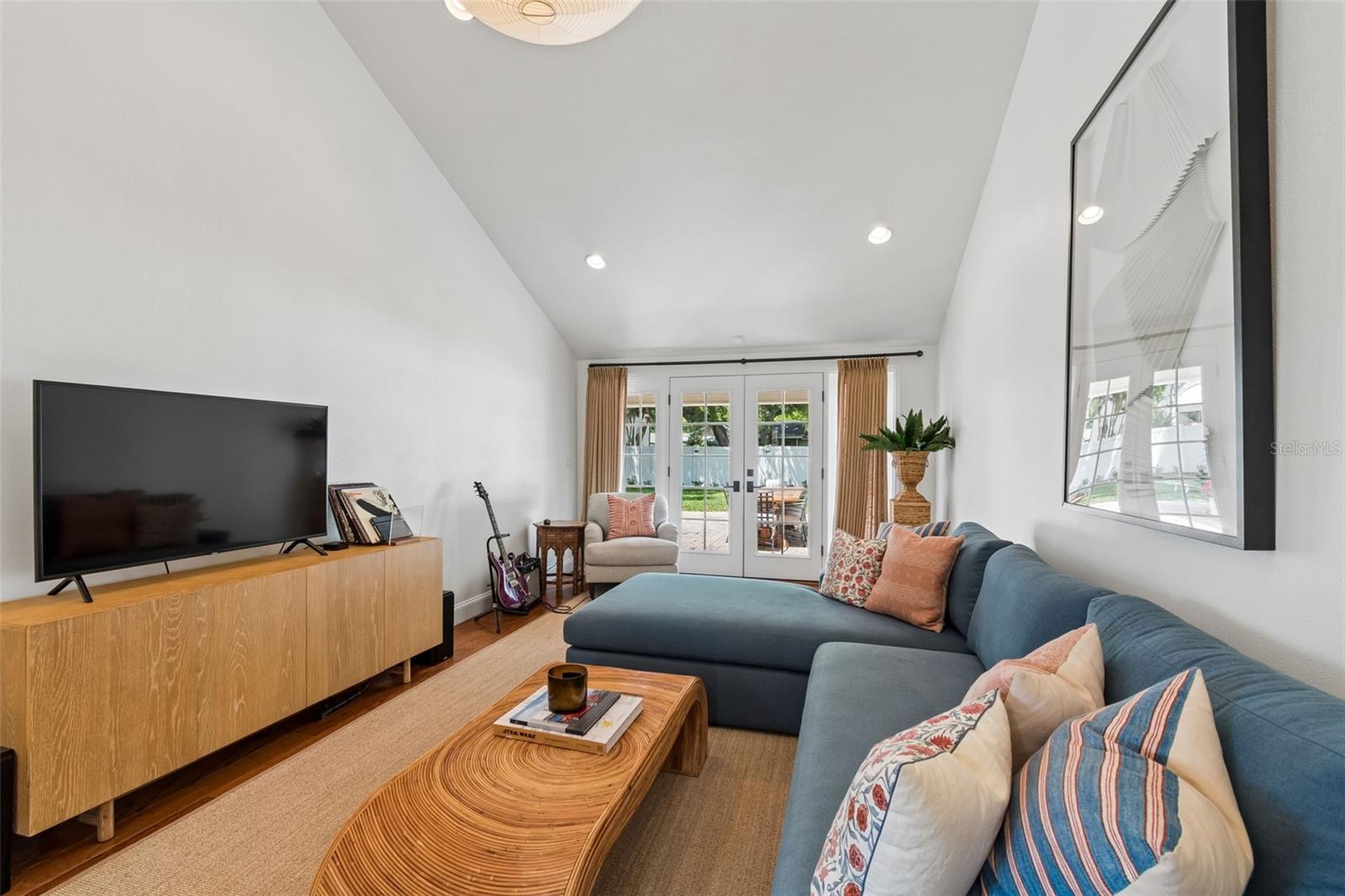 RIVERSIDE NORTH - Residential