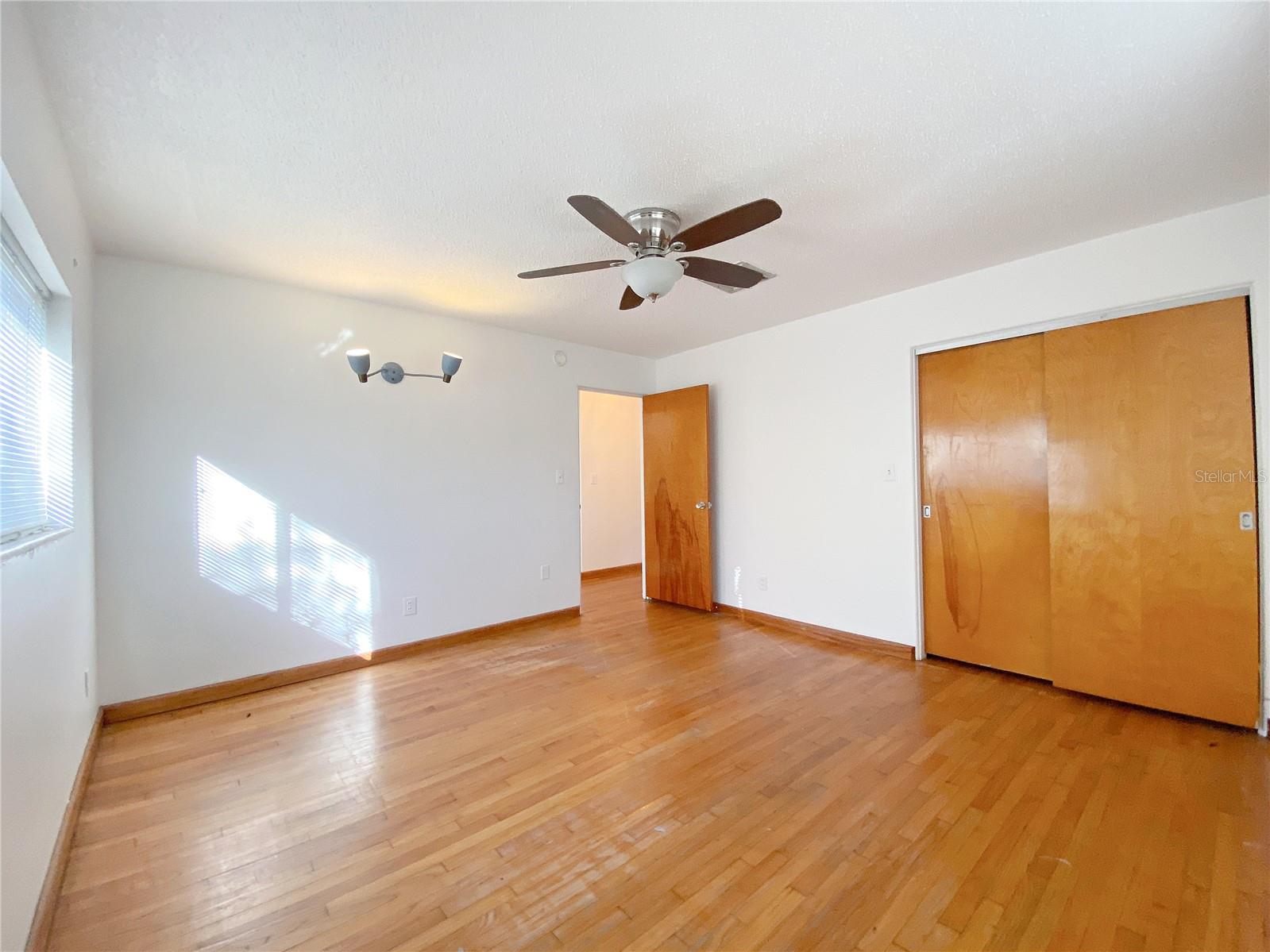 RIDGE MANOR 02 UN - Residential Lease