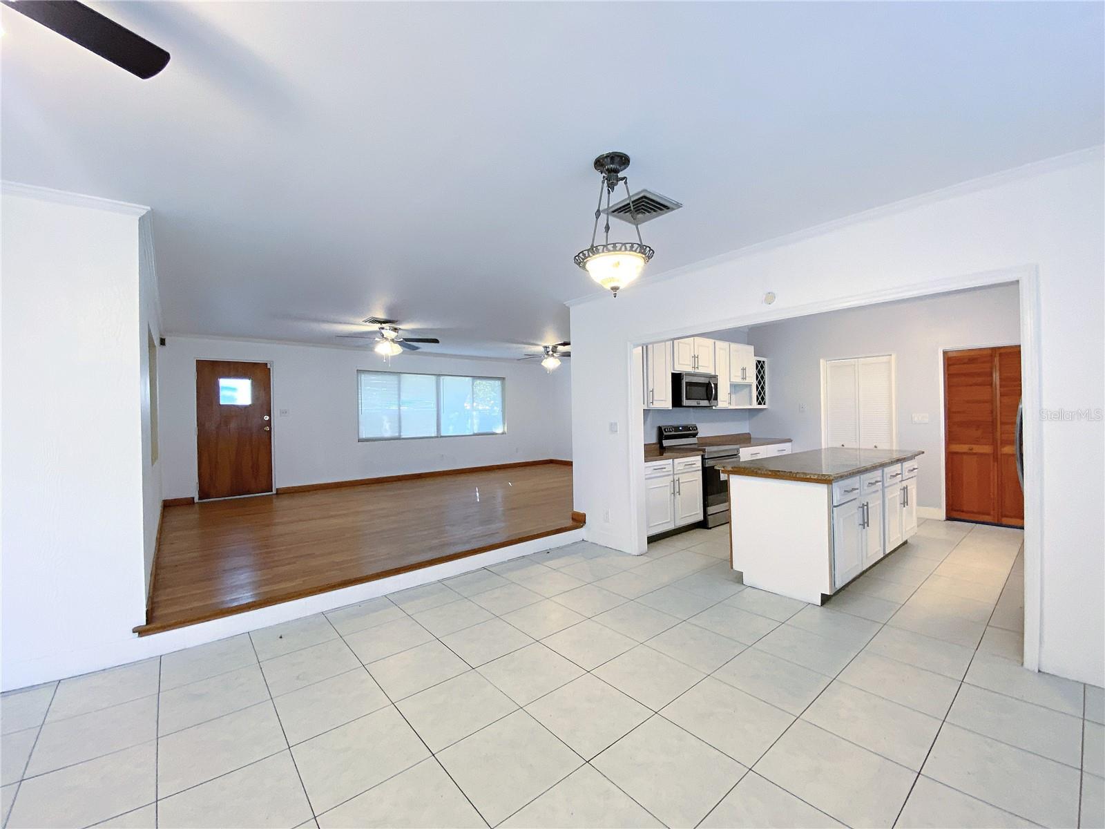 RIDGE MANOR 02 UN - Residential Lease