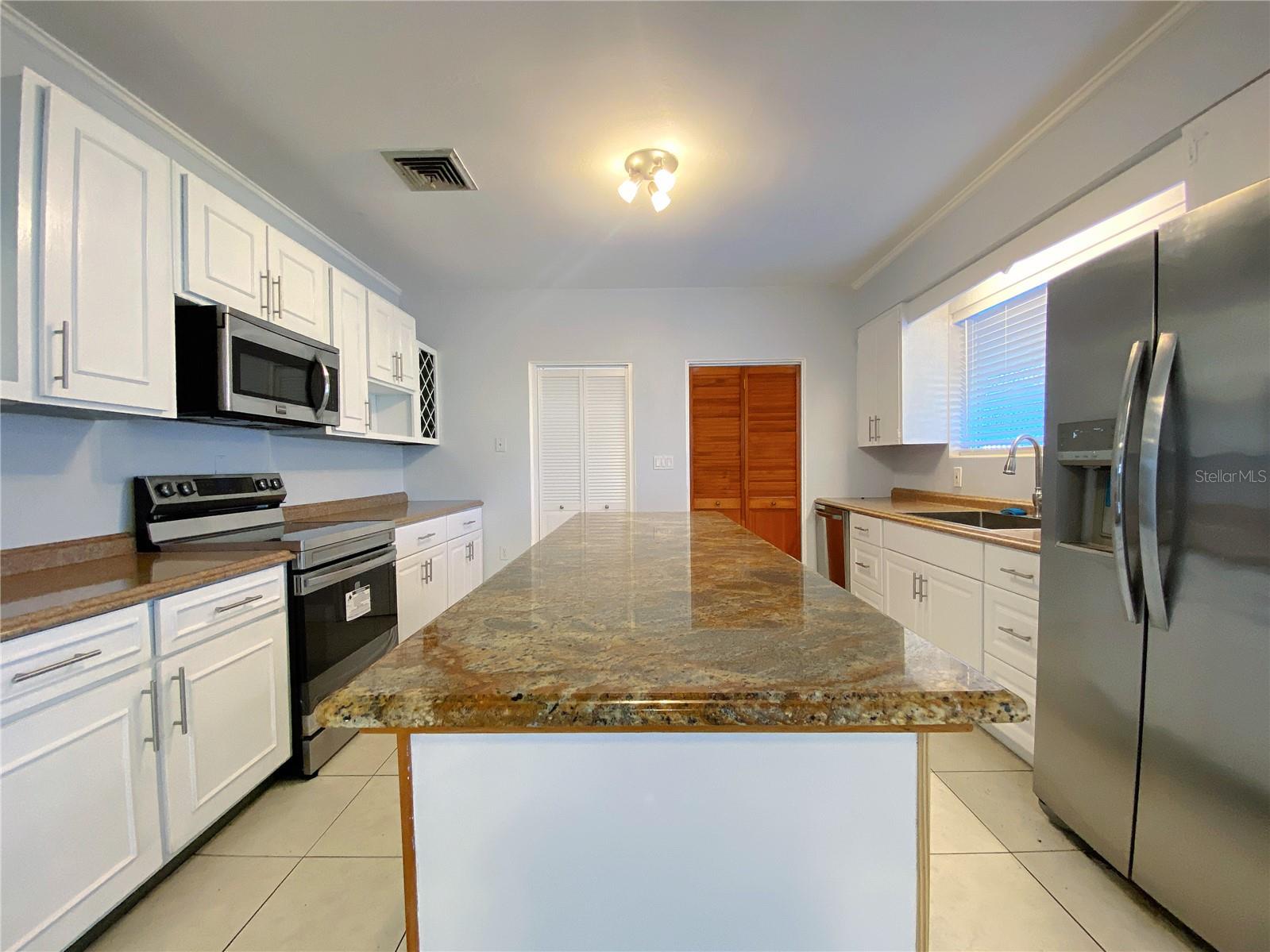 RIDGE MANOR 02 UN - Residential Lease