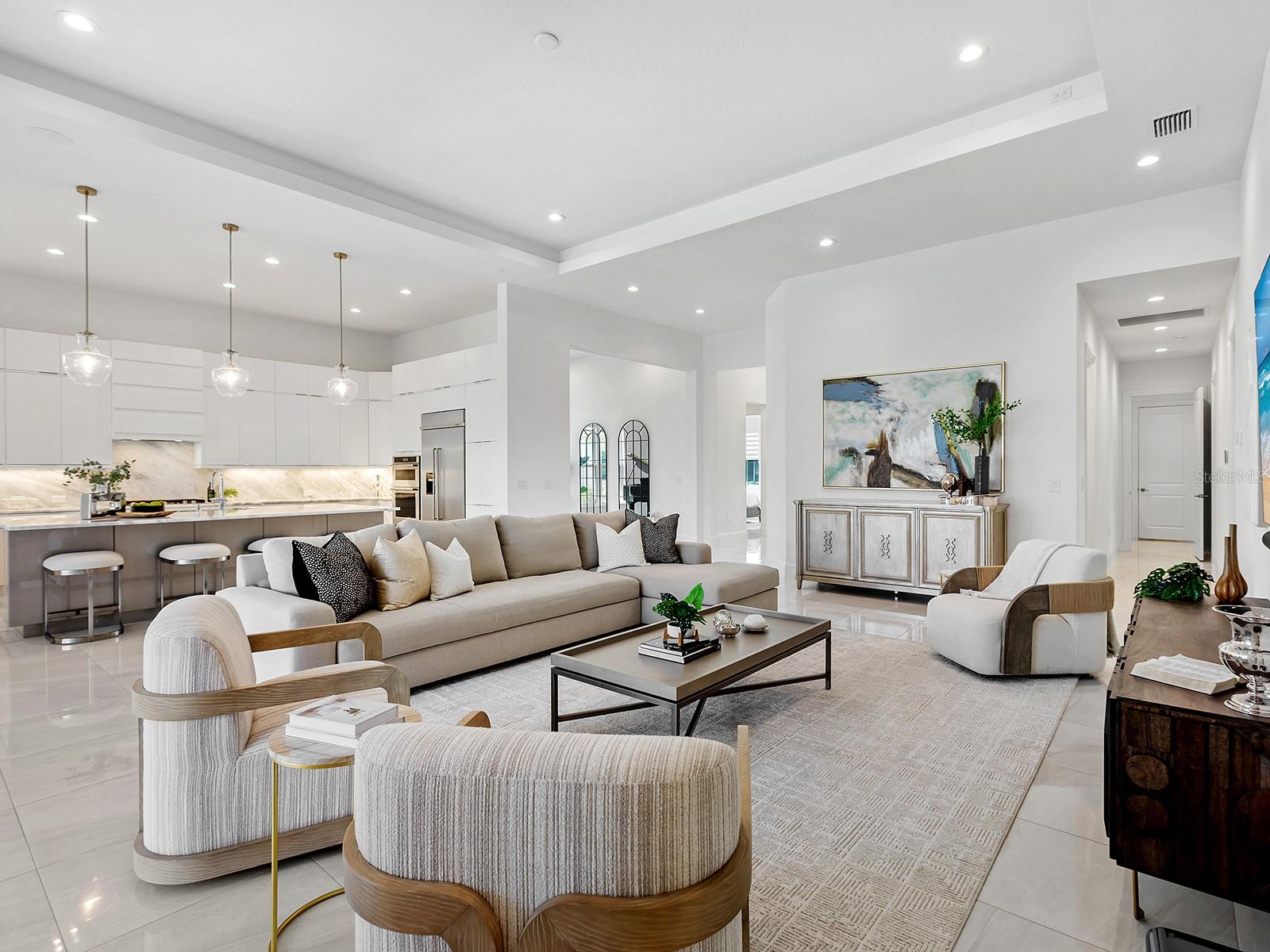 LAKE CLUB - Residential