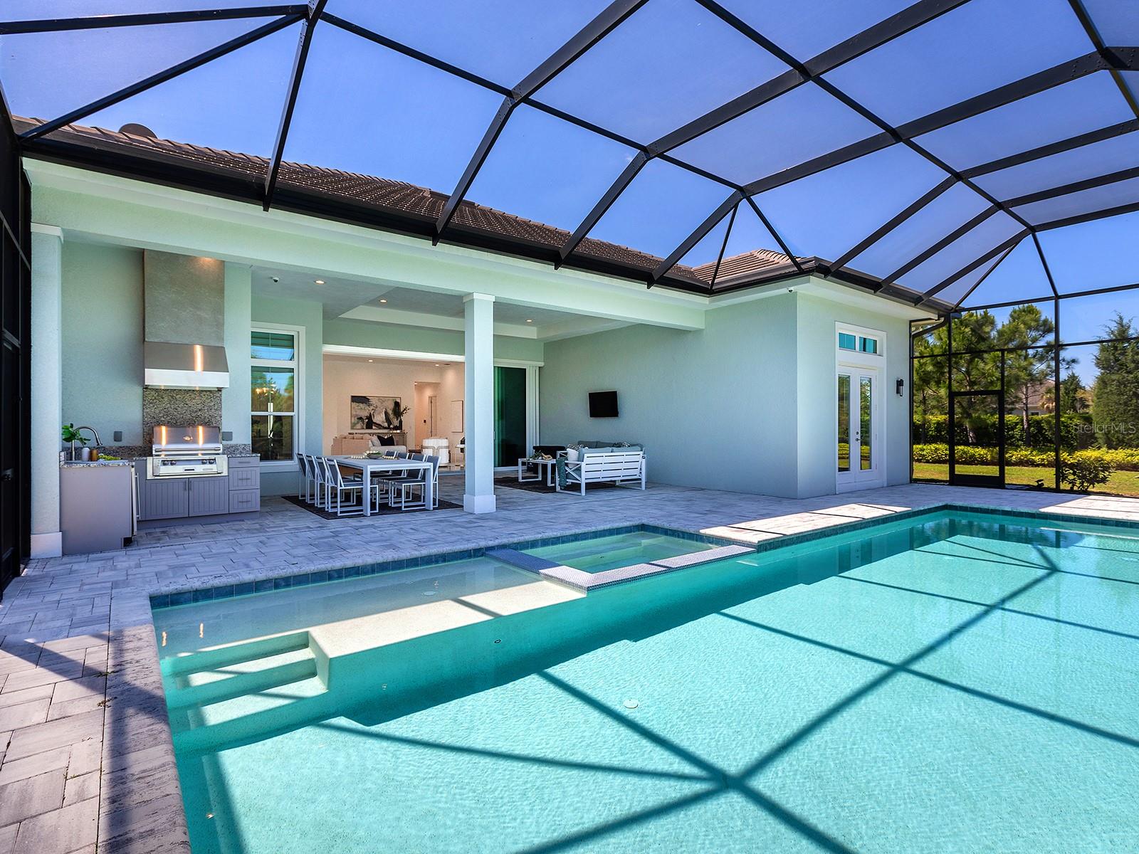 LAKE CLUB - Residential