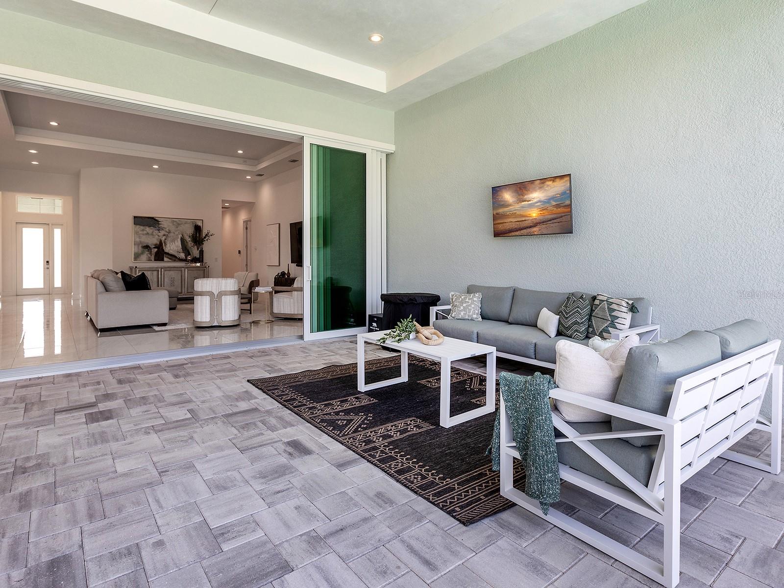 LAKE CLUB - Residential