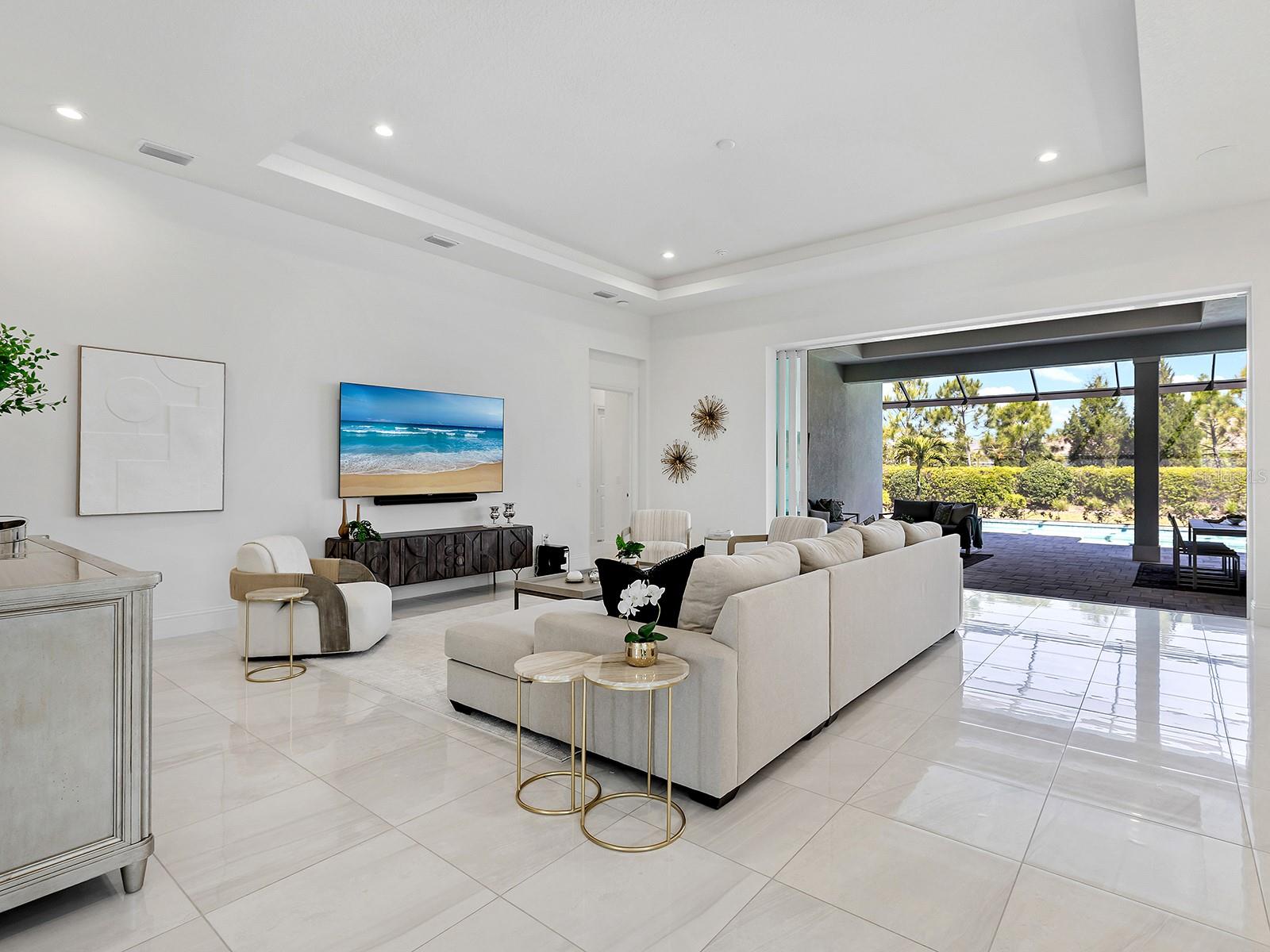 LAKE CLUB - Residential