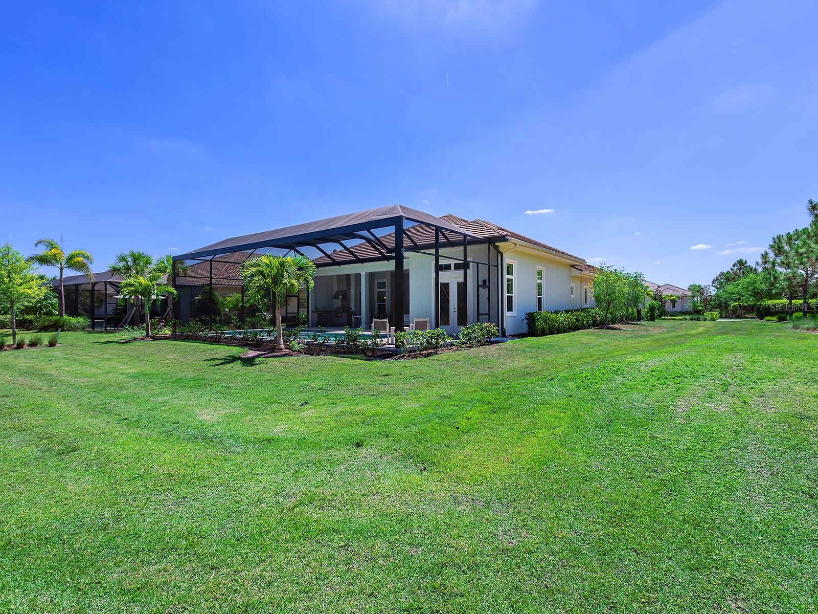 LAKE CLUB - Residential