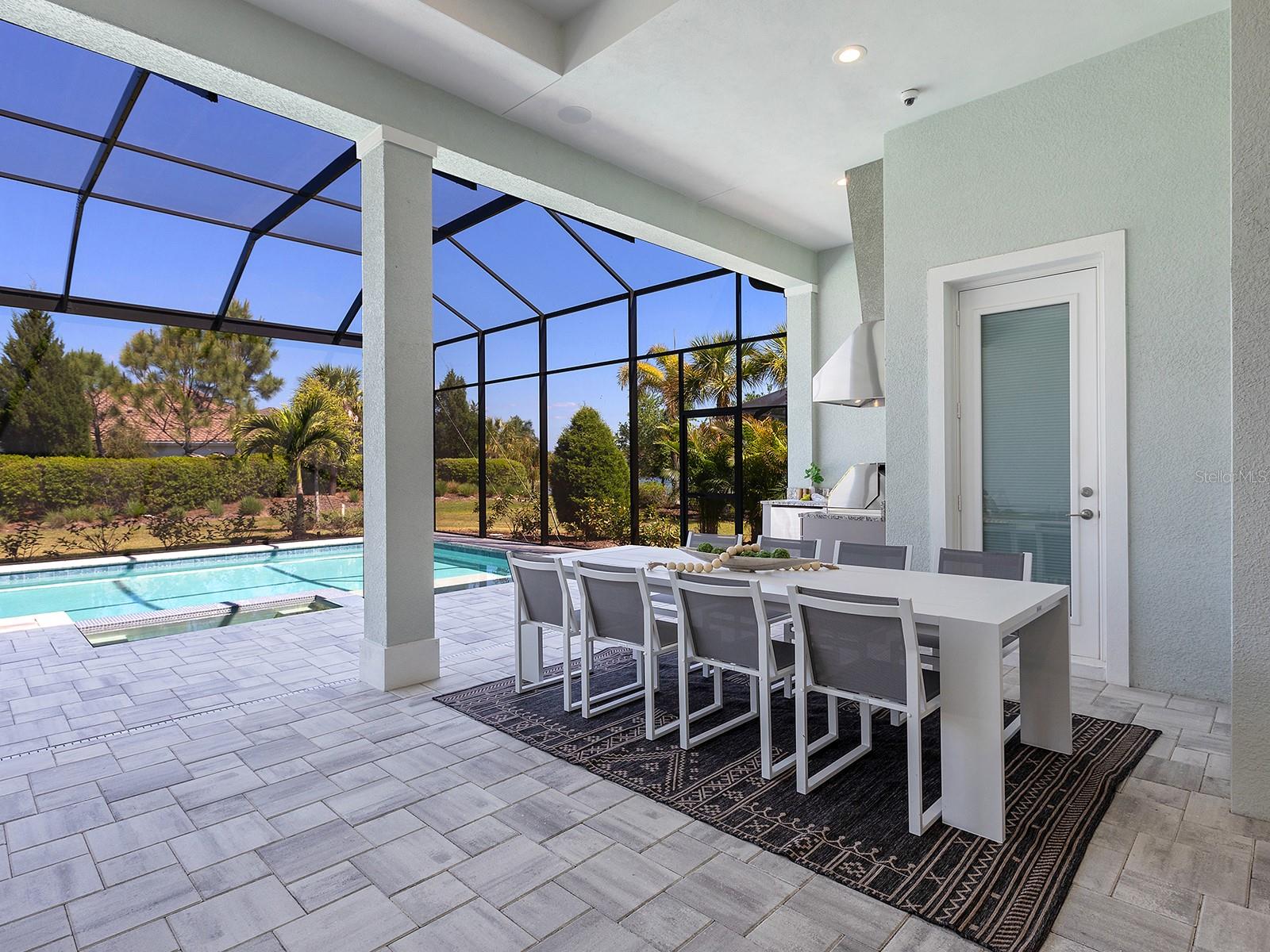 LAKE CLUB - Residential