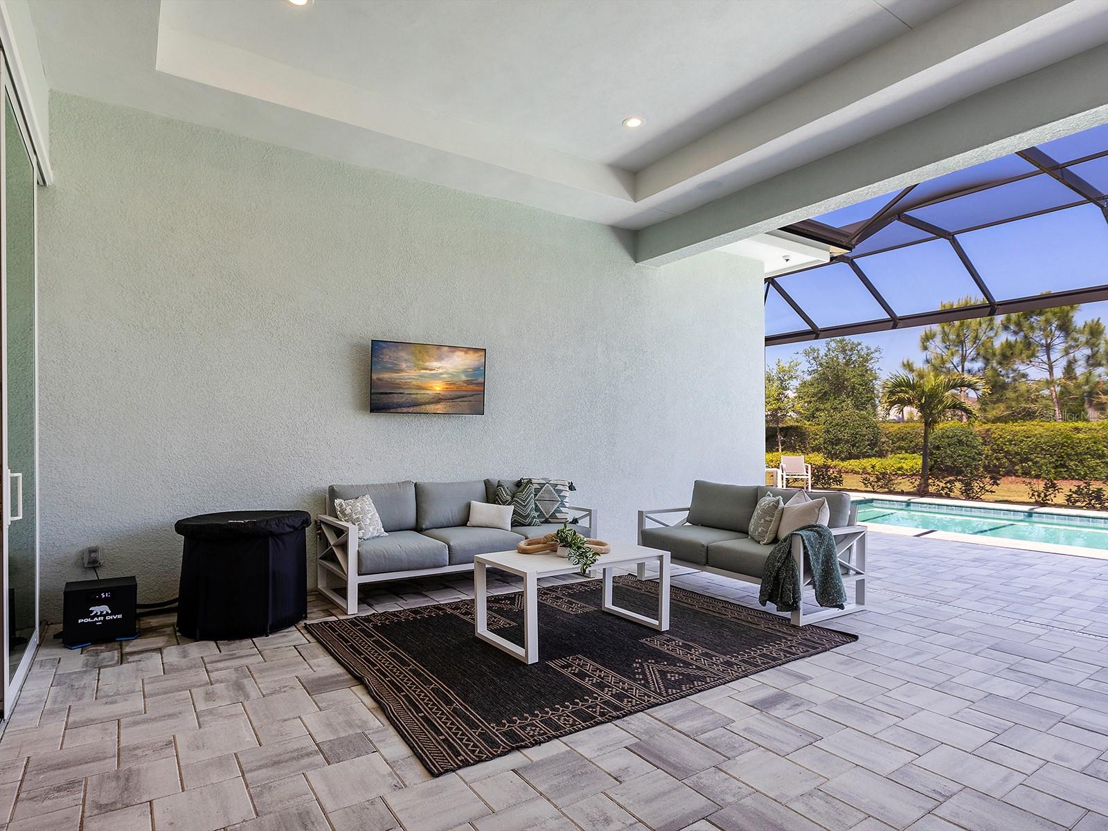 LAKE CLUB - Residential