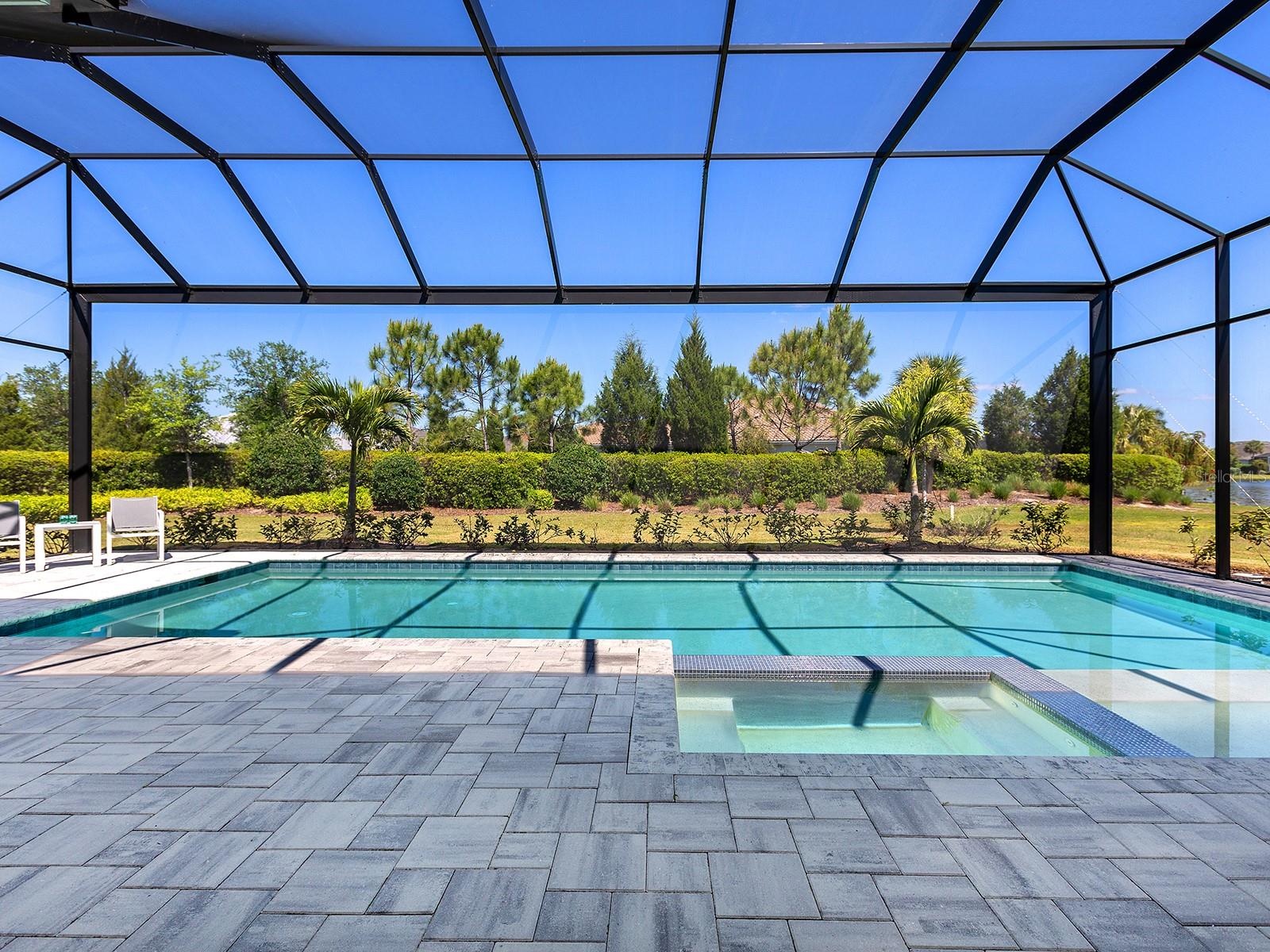 LAKE CLUB - Residential