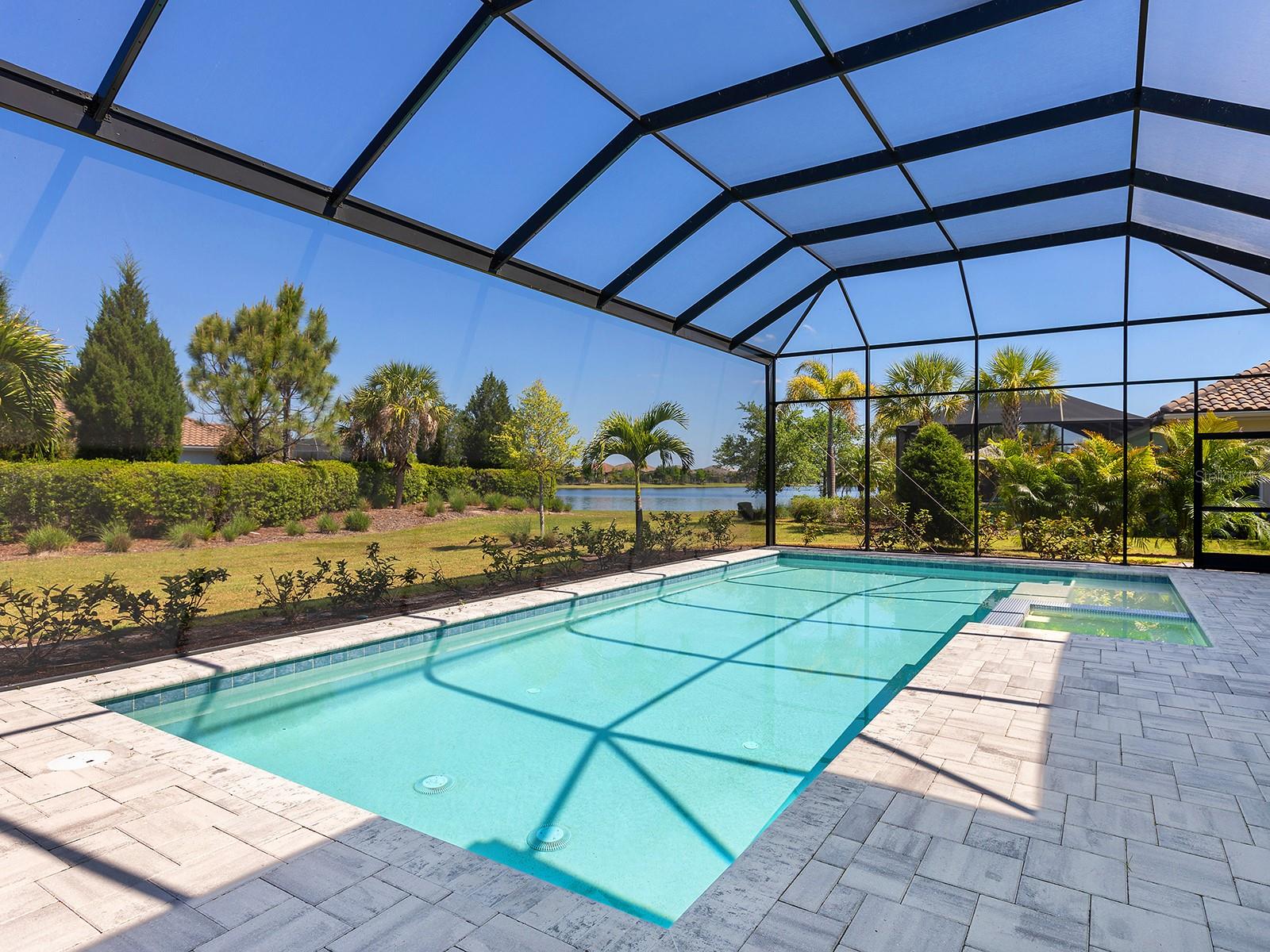 LAKE CLUB - Residential