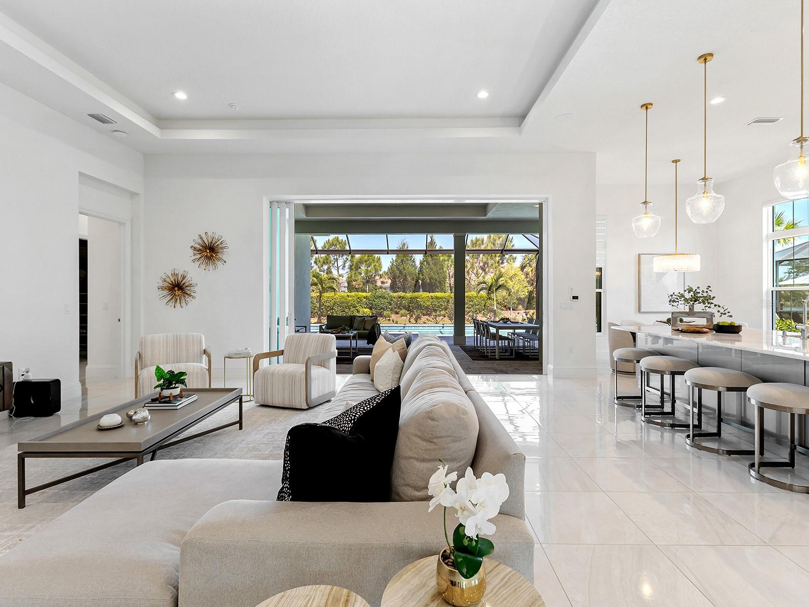 LAKE CLUB - Residential