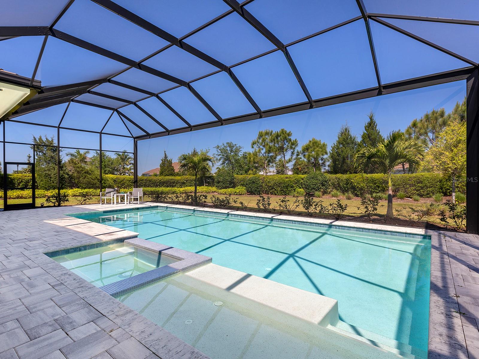 LAKE CLUB - Residential